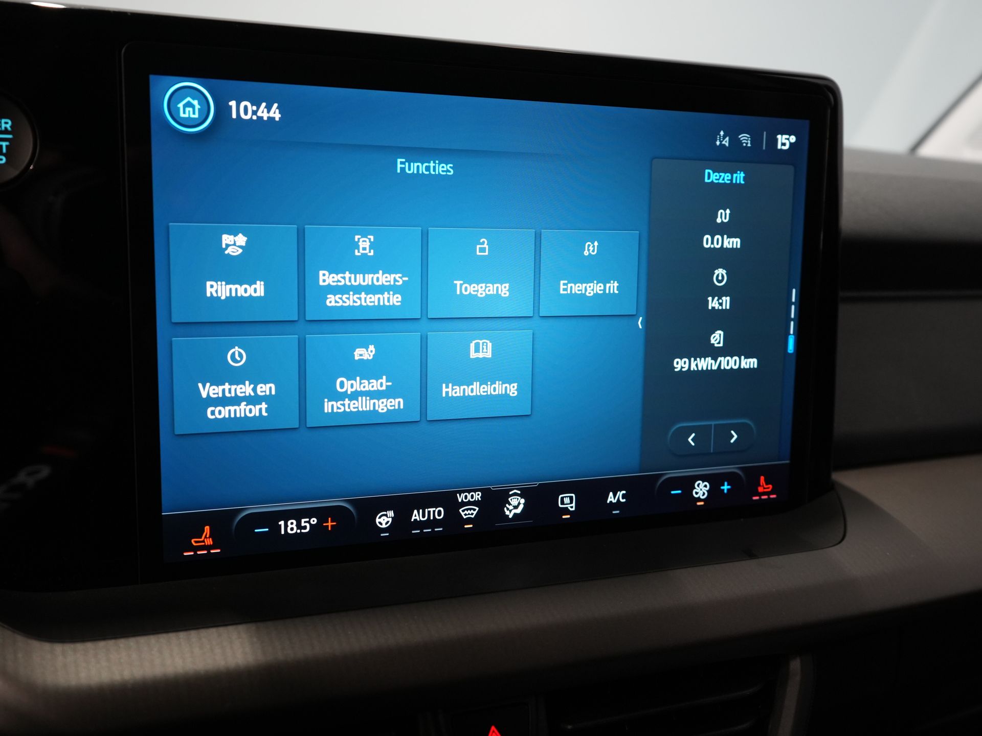 Ford Courier Bestelbus E-Transit Limited 44 kWh 292 km WLTP Garantie/ Snellader/ Adapt.Cruise/ Stoelverw./ Stuurverw./ Carplay/ Camera/ Climate/ PDC/ L 22