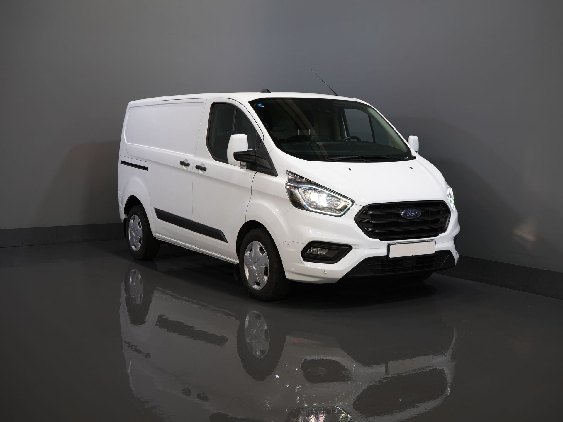 Ford Transit Custom Bestelbus 340 130 pk PHEV Trend BPM VRIJ! Plug-In/ Inrichting/ Carplay/ Stoelverw./ Cruise/ Camera/ PDC/ Airco 0