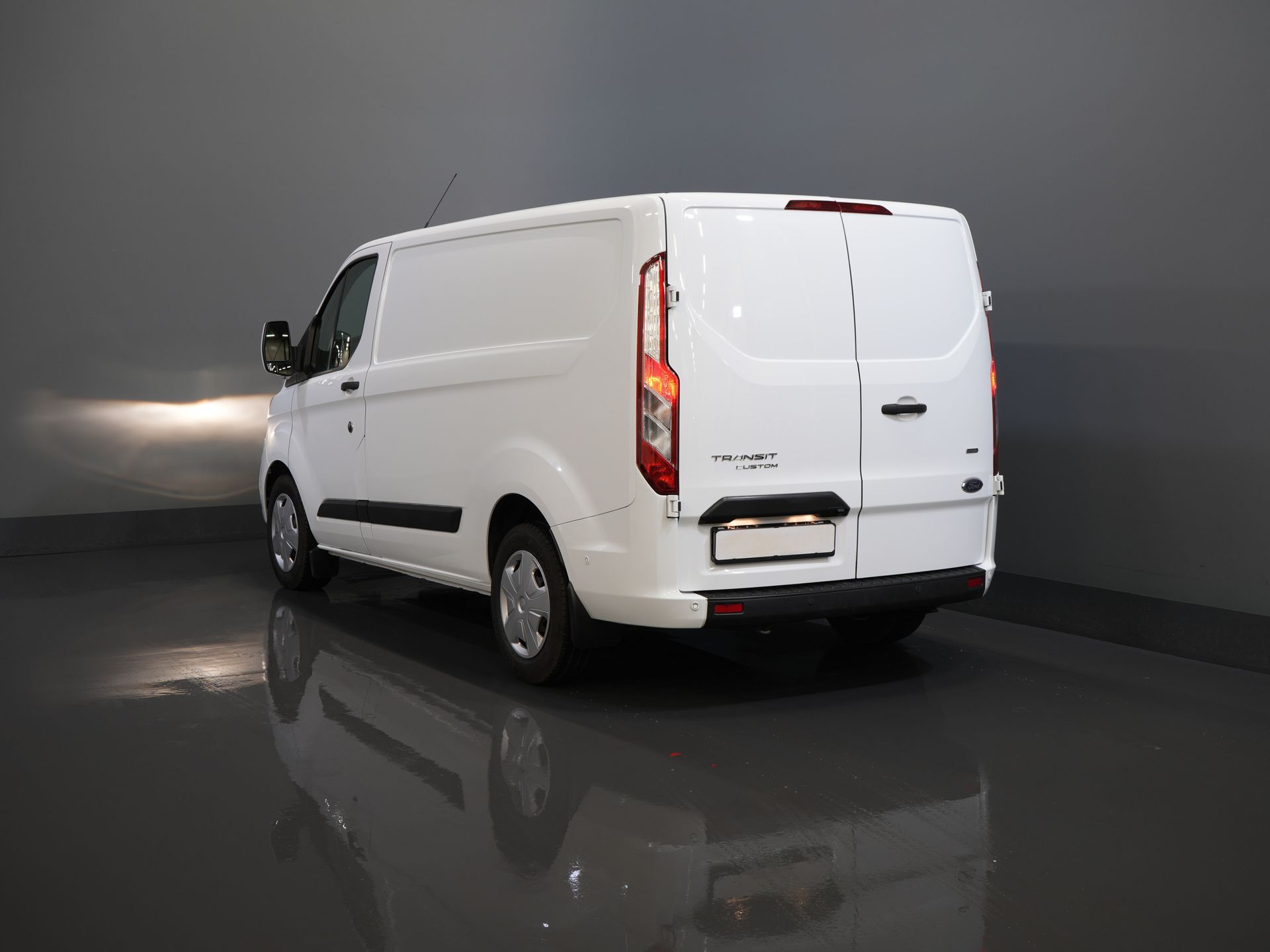 Ford Transit Custom Bestelbus 340 130 pk PHEV Trend BPM VRIJ! Plug-In/ Inrichting/ Carplay/ Stoelverw./ Cruise/ Camera/ PDC/ Airco 1
