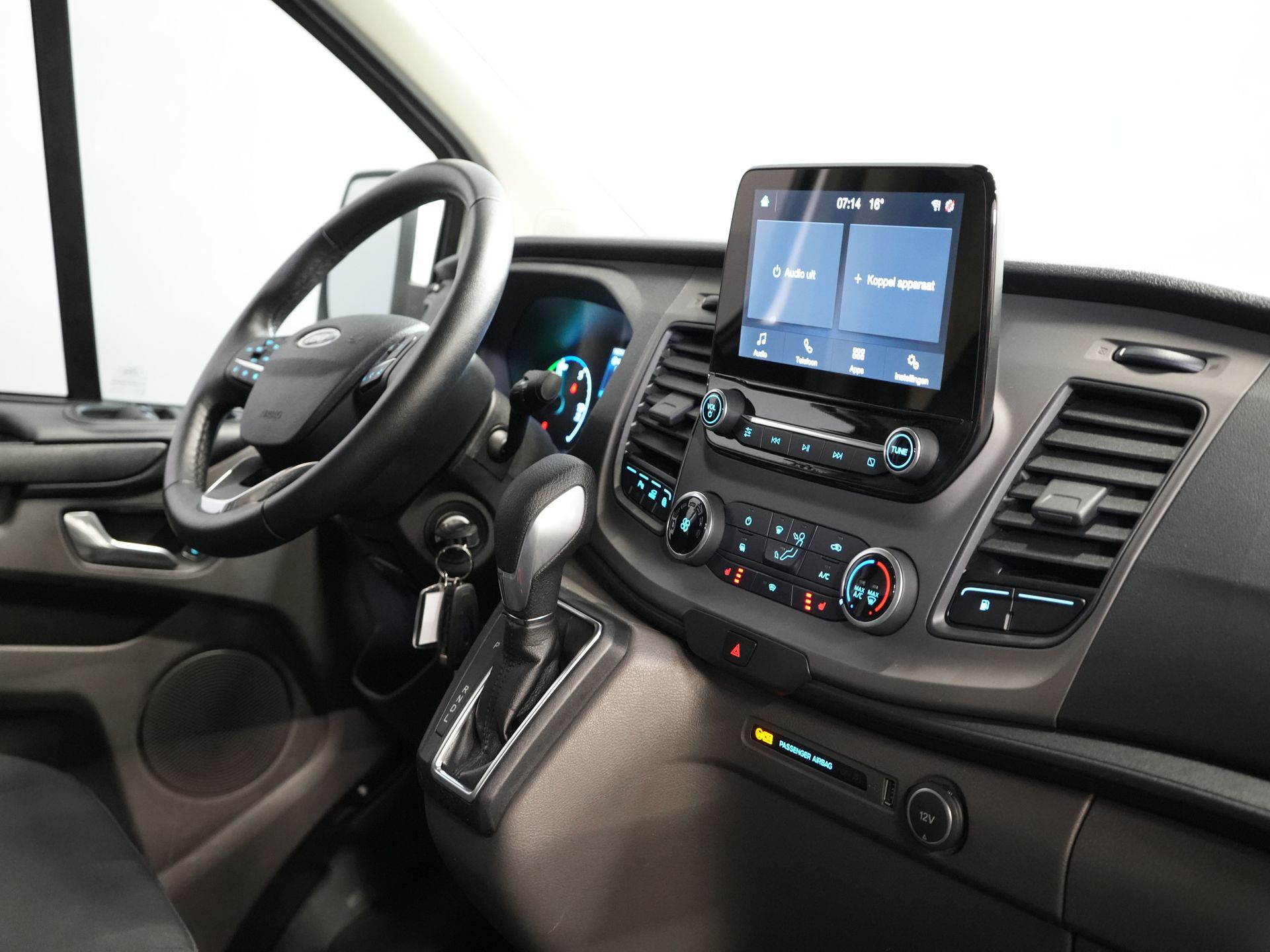 Ford Transit Custom Bestelbus 340 130 pk PHEV Trend BPM VRIJ! Plug-In/ Inrichting/ Carplay/ Stoelverw./ Cruise/ Camera/ PDC/ Airco 2