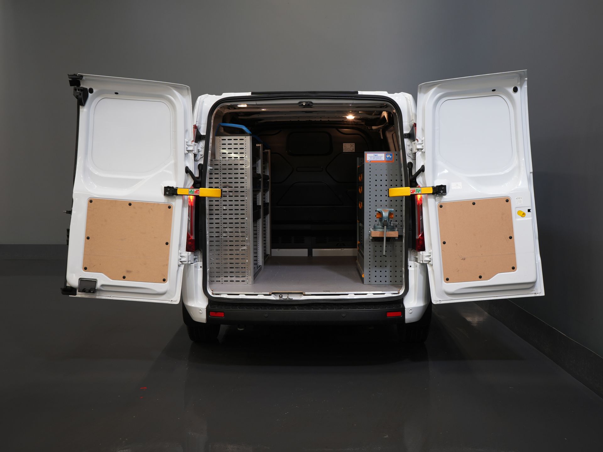 Ford Transit Custom Bestelbus 340 130 pk PHEV Trend BPM VRIJ! Plug-In/ Inrichting/ Carplay/ Stoelverw./ Cruise/ Camera/ PDC/ Airco 4