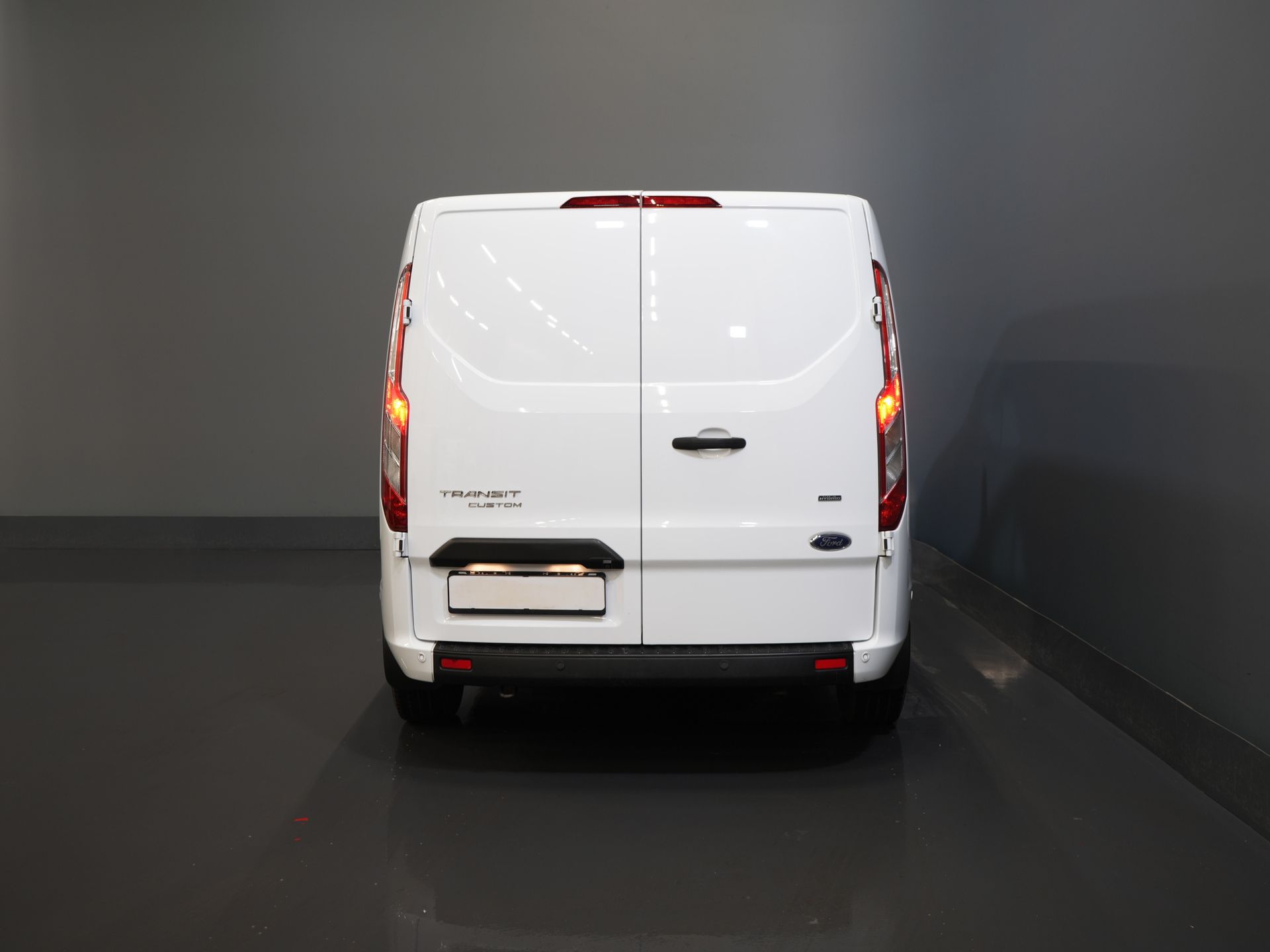 Ford Transit Custom Bestelbus 340 130 pk PHEV Trend BPM VRIJ! Plug-In/ Inrichting/ Carplay/ Stoelverw./ Cruise/ Camera/ PDC/ Airco 5