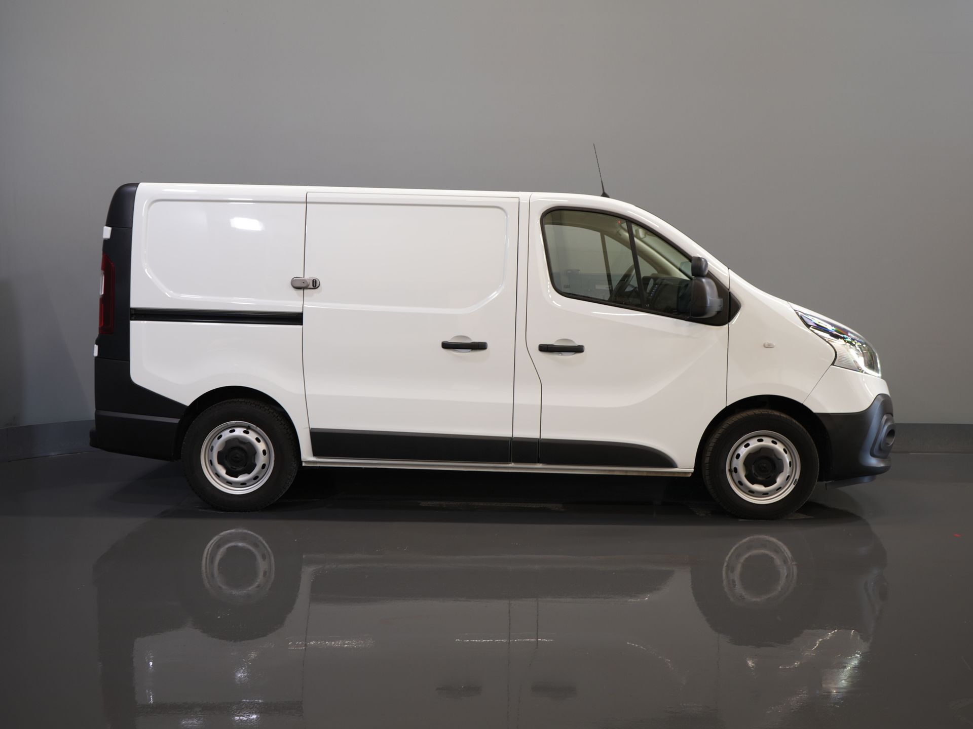 Renault Trafic Bestelbus 2.0 dCi 145 pk BPM VRIJ Inrichting/ Standkachel/ Stoelverw/ CarPlay/ Camera/ PDC/ Cruise/ Airco 10