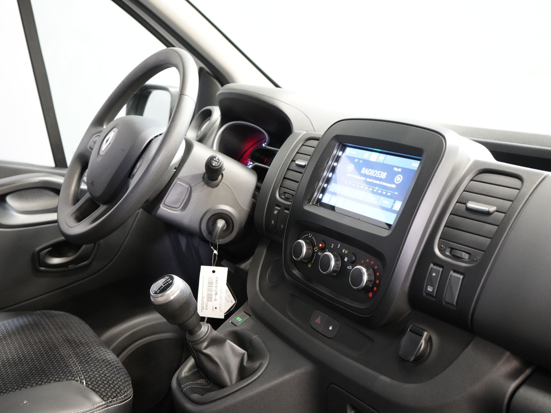 Renault Trafic Bestelbus 2.0 dCi 145 pk BPM VRIJ Inrichting/ Standkachel/ Stoelverw/ CarPlay/ Camera/ PDC/ Cruise/ Airco 2
