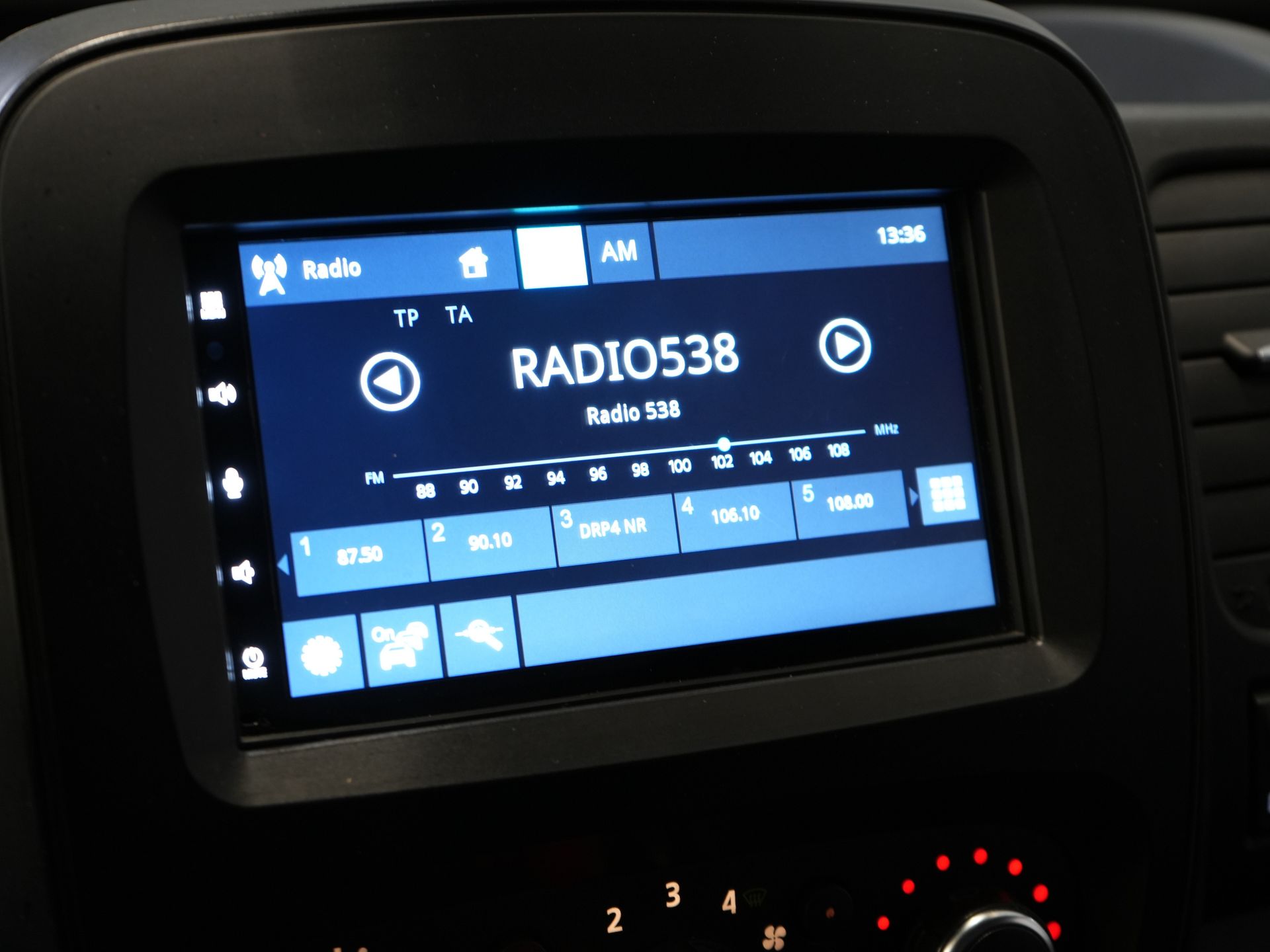 Renault Trafic Bestelbus 2.0 dCi 145 pk BPM VRIJ Inrichting/ Standkachel/ Stoelverw/ CarPlay/ Camera/ PDC/ Cruise/ Airco 25