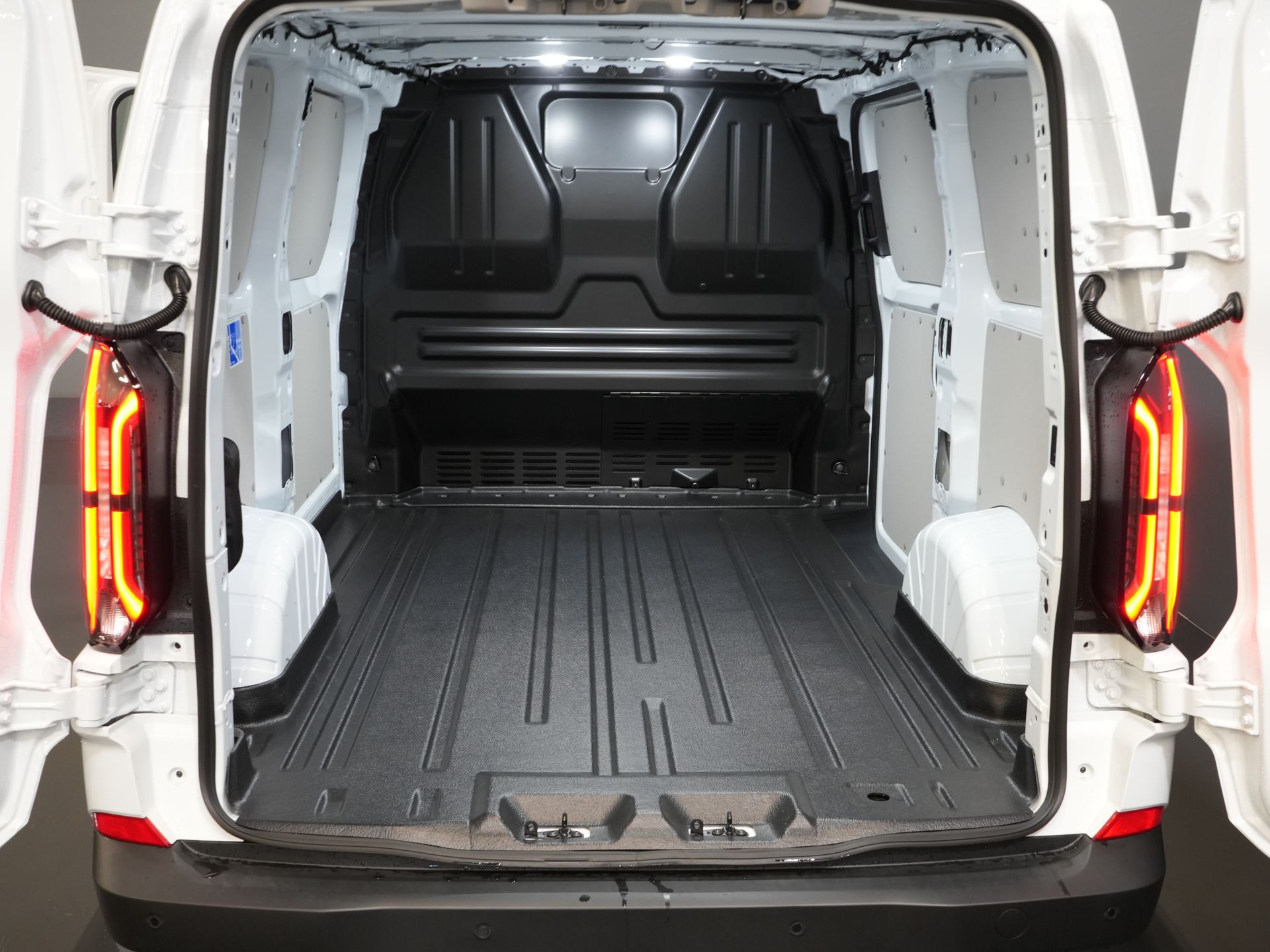 Ford E-Transit Custom Bestelbus 320 Trend 65 kWh 328 km WLTP LED/ Snellader/ Standkachel/ Stoelverw./ Carplay/ Climate/ Camera/ PDC/ Cruise 14