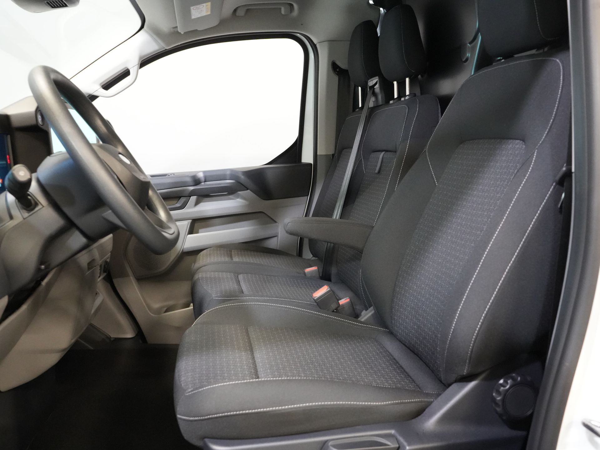 Ford E-Transit Custom Bestelbus 320 Trend 65 kWh 328 km WLTP LED/ Snellader/ Standkachel/ Stoelverw./ Carplay/ Climate/ Camera/ PDC/ Cruise 11