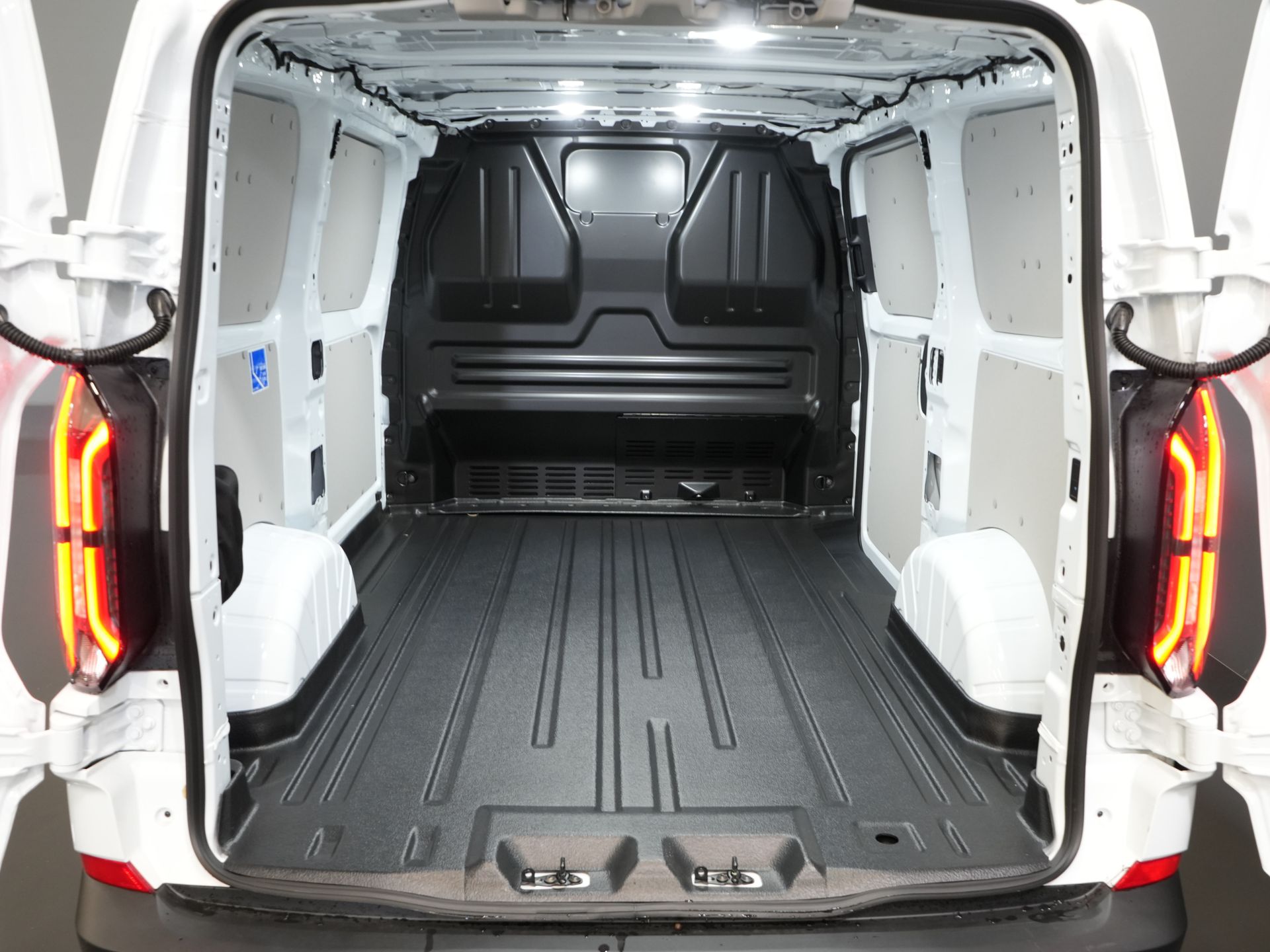 Ford E-Transit Custom Bestelbus 320 Trend 65 kWh 328 km WLTP LED/ Snellader/ Standkachel/ Stoelverw./ Carplay/ Climate/ Camera/ PDC/ Cruise 14