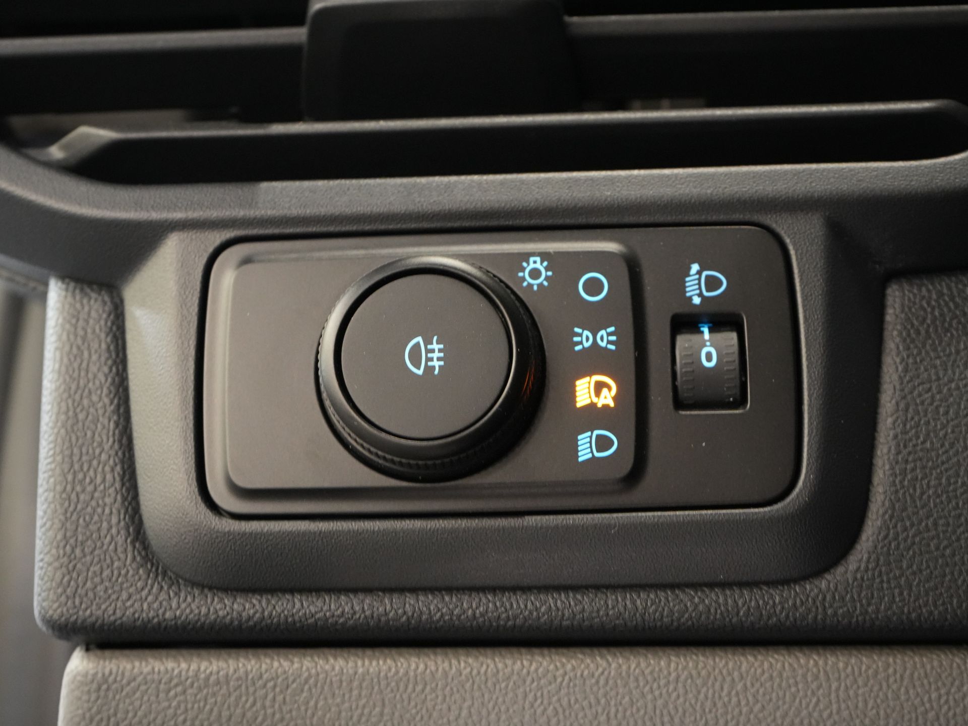 Ford E-Transit Custom Bestelbus 320 Trend 65 kWh 328 km WLTP LED/ Snellader/ Standkachel/ Stoelverw./ Carplay/ Climate/ Camera/ PDC/ Cruise 17