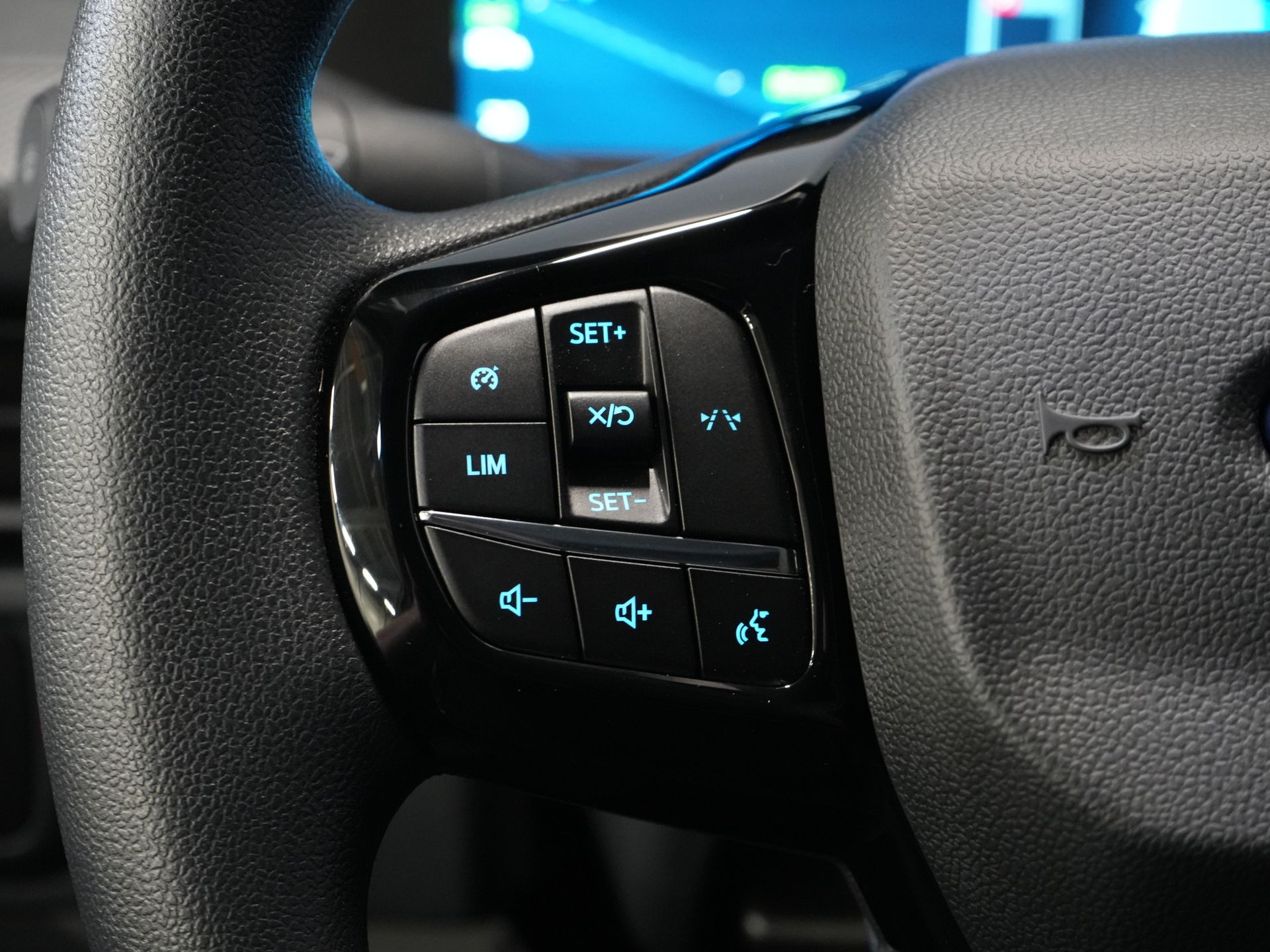 Ford E-Transit Custom Bestelbus 320 Trend 65 kWh 328 km WLTP LED/ Snellader/ Standkachel/ Stoelverw./ Carplay/ Climate/ Camera/ PDC/ Cruise 18