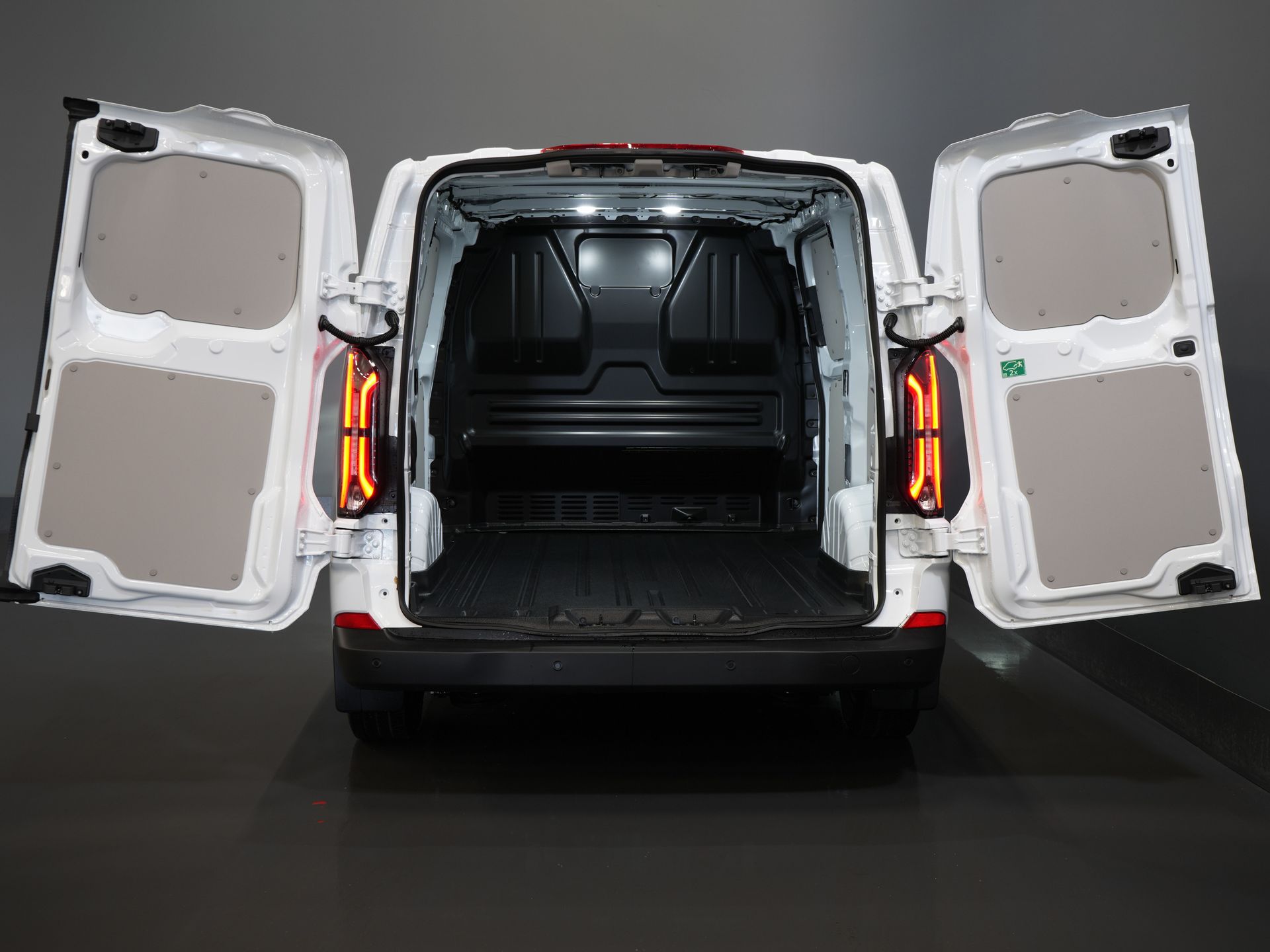 Ford E-Transit Custom Bestelbus 320 Trend 65 kWh 328 km WLTP LED/ Snellader/ Standkachel/ Stoelverw./ Carplay/ Climate/ Camera/ PDC/ Cruise 4