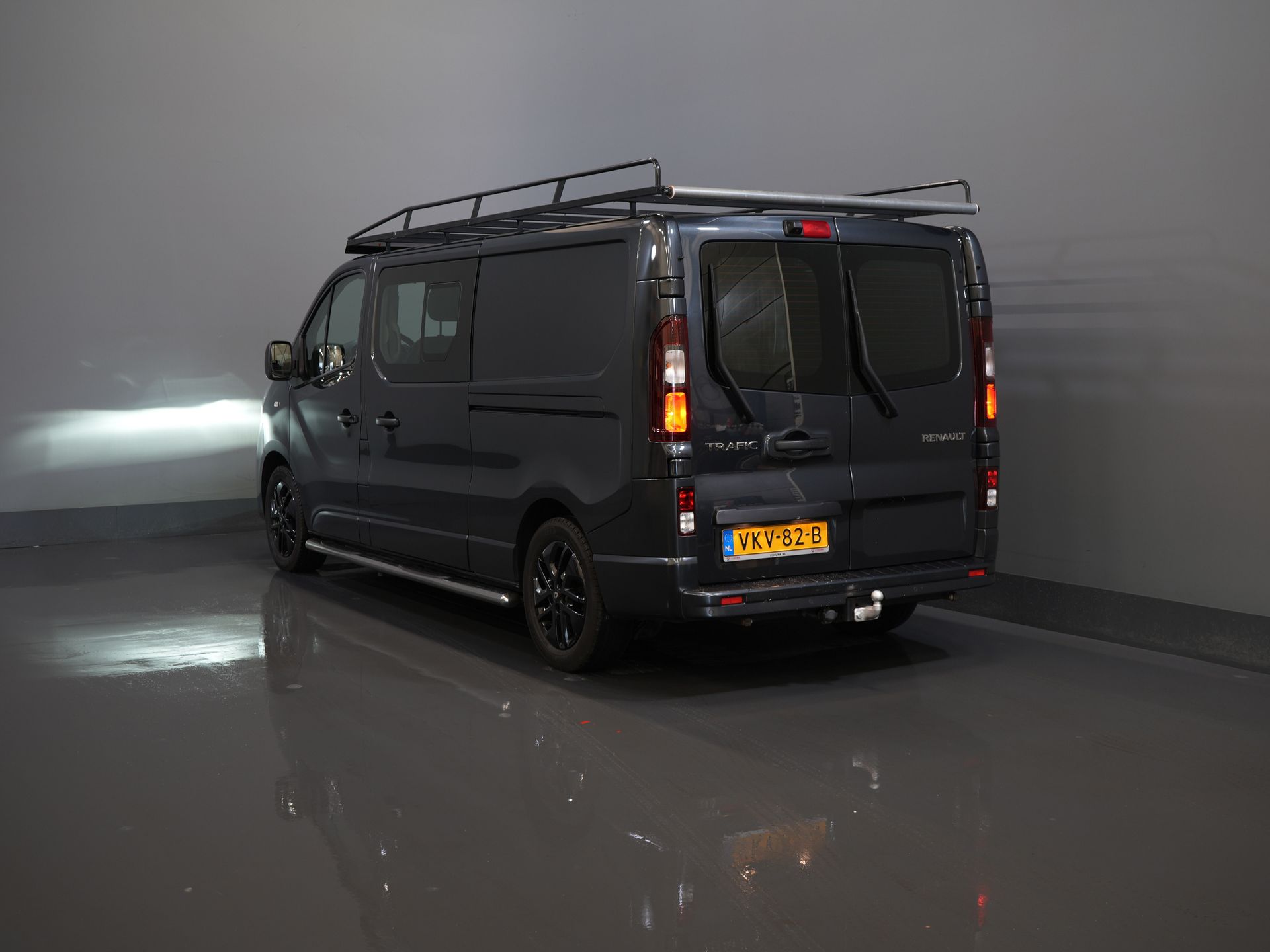 Renault Trafic Bestelbus 2.0 dCi 145 pk Aut. L2 DC Dubbel Cabine BPM VRIJ! 2xSchuifdeur/ LED/ Stoelverw./ Climate/ Cruise/ Imperiaal/ Sidebars/ Trekhaak/ 1