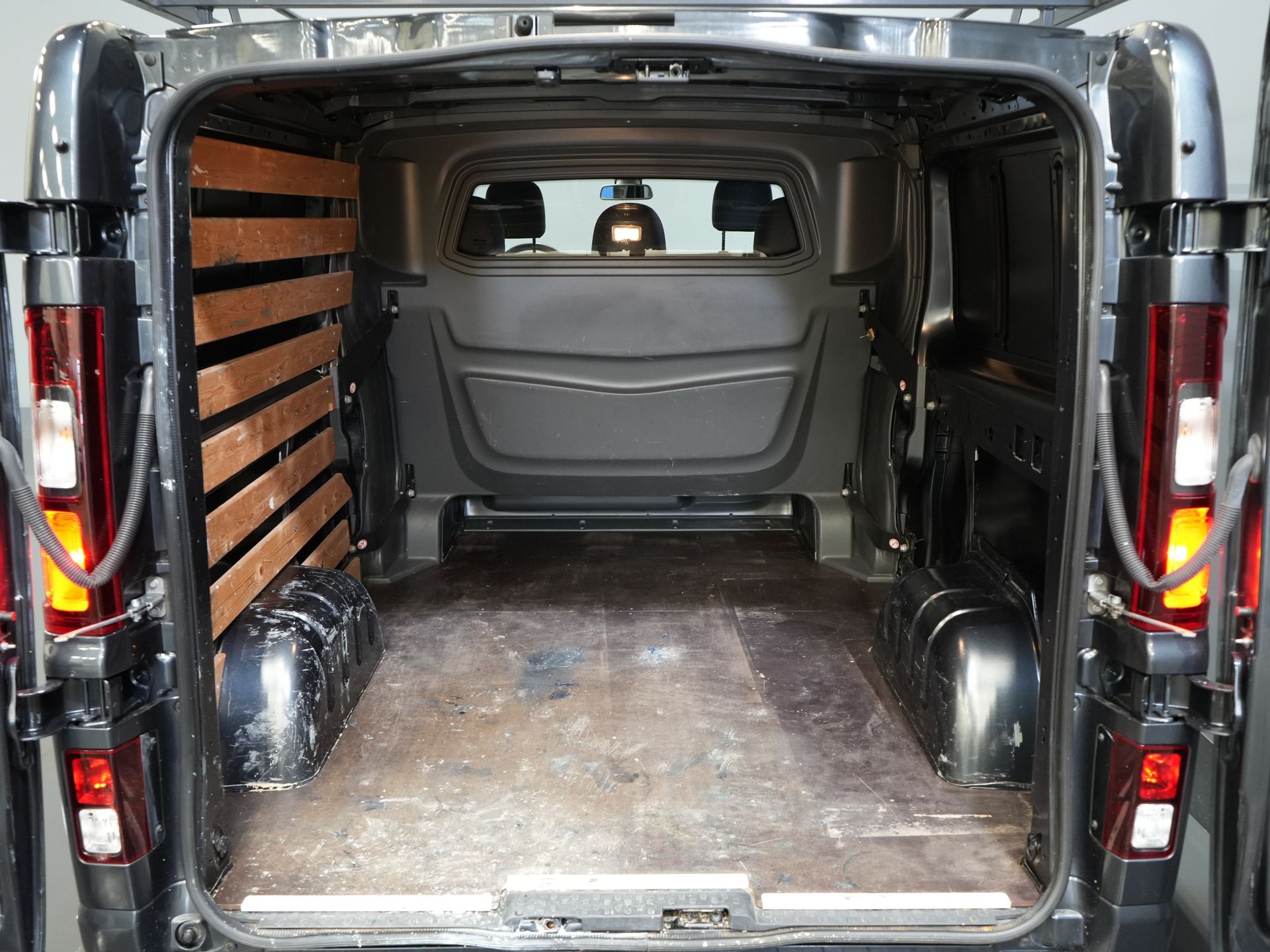Renault Trafic Bestelbus 2.0 dCi 145 pk Aut. L2 DC Dubbel Cabine BPM VRIJ! 2xSchuifdeur/ LED/ Stoelverw./ Climate/ Cruise/ Imperiaal/ Sidebars/ Trekhaak/ 14