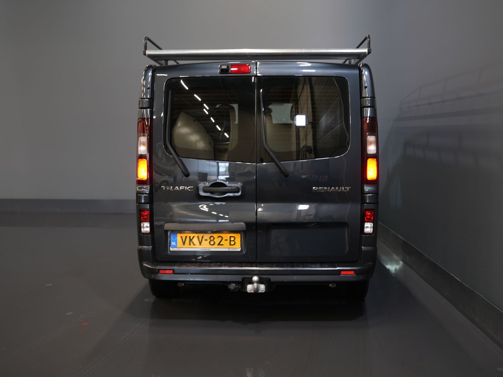 Renault Trafic Bestelbus 2.0 dCi 145 pk Aut. L2 DC Dubbel Cabine BPM VRIJ! 2xSchuifdeur/ LED/ Stoelverw./ Climate/ Cruise/ Imperiaal/ Sidebars/ Trekhaak/ 5
