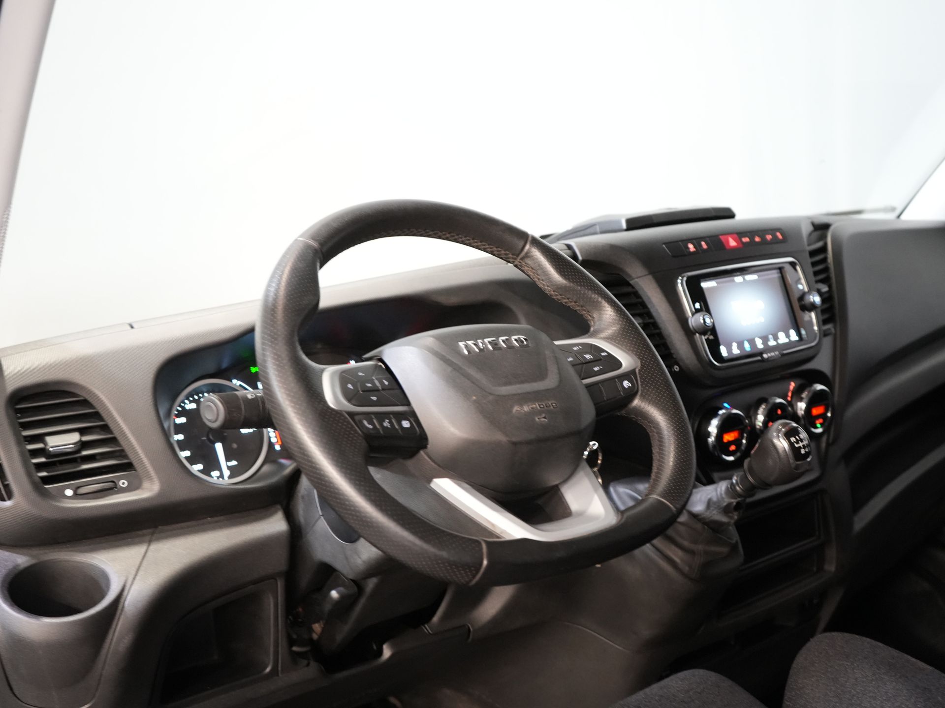 Iveco Daily Bestelbus 35S18 3.0 180 pk L2H2 BPM VRIJ 3.5t Trekhaak/ 270 Gr. Deuren/ Gev. Stoel/ Climate/ CarPlay/ Sidebars/ Camera 13