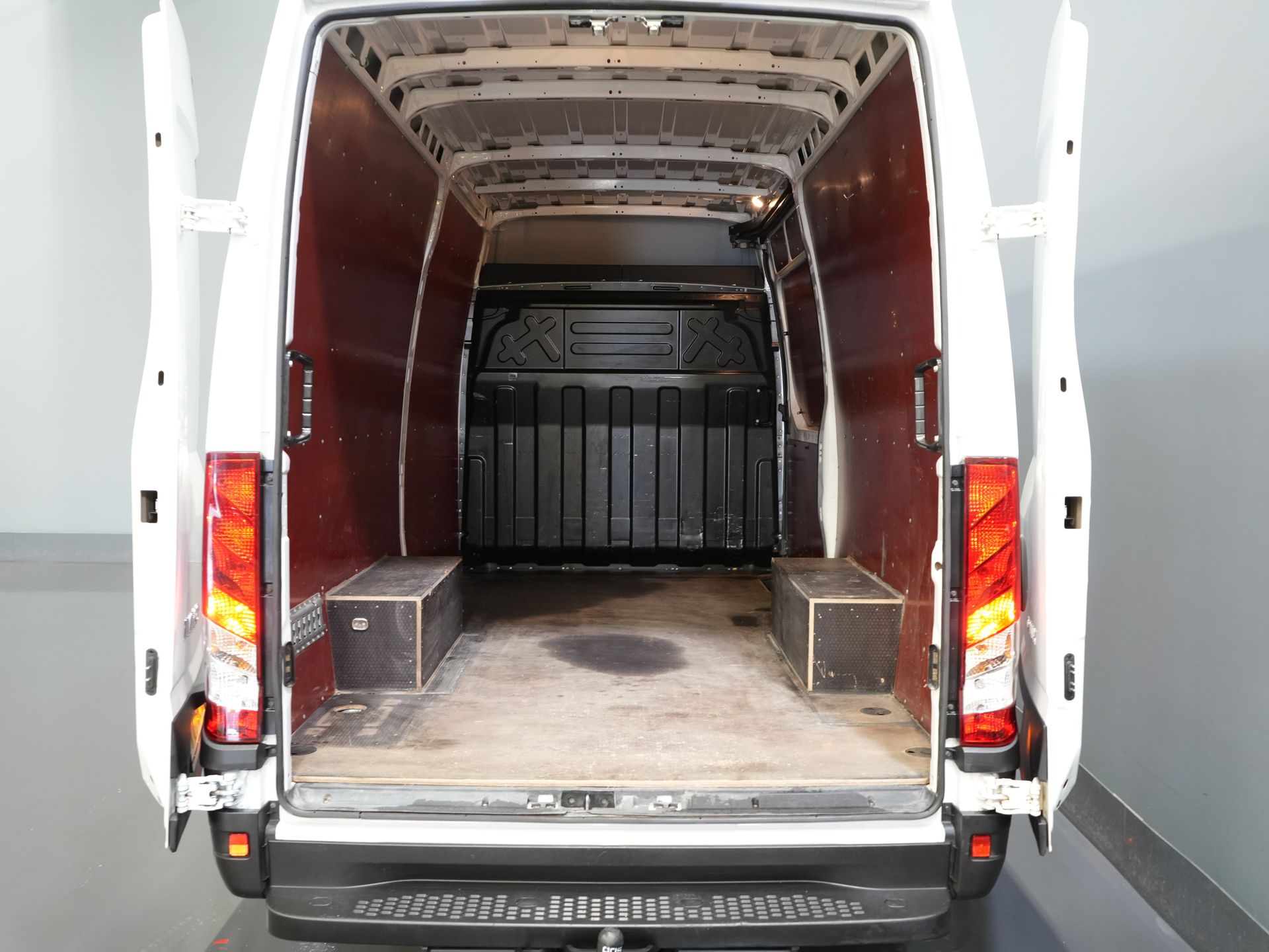 Iveco Daily Bestelbus 35S18 3.0 180 pk L2H2 BPM VRIJ 3.5t Trekhaak/ 270 Gr. Deuren/ Gev. Stoel/ Climate/ CarPlay/ Sidebars/ Camera 14