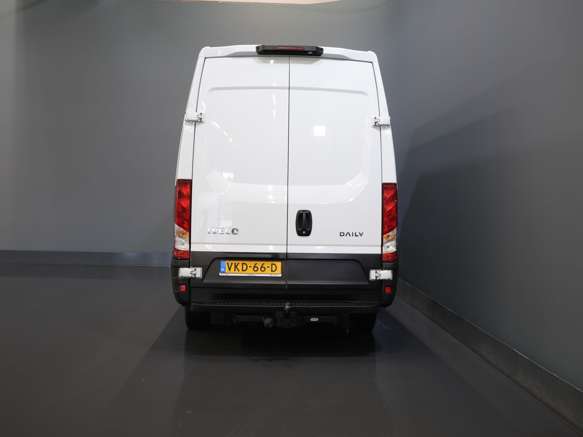 Iveco Daily Bestelbus 35S18 3.0 180 pk L2H2 BPM VRIJ 3.5t Trekhaak/ 270 Gr. Deuren/ Gev. Stoel/ Climate/ CarPlay/ Sidebars/ Camera 5