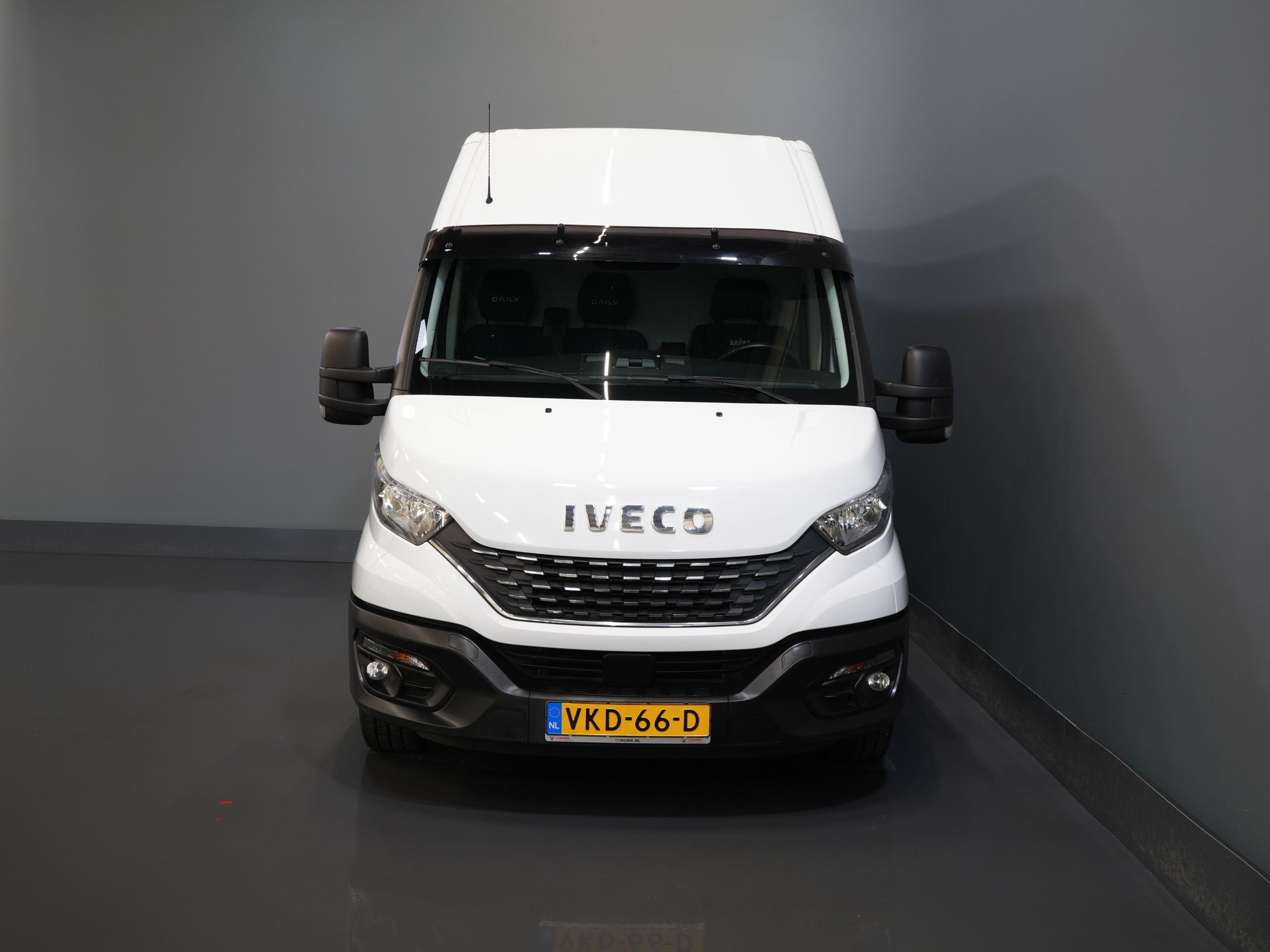 Iveco Daily Bestelbus 35S18 3.0 180 pk L2H2 BPM VRIJ 3.5t Trekhaak/ 270 Gr. Deuren/ Gev. Stoel/ Climate/ CarPlay/ Sidebars/ Camera 6