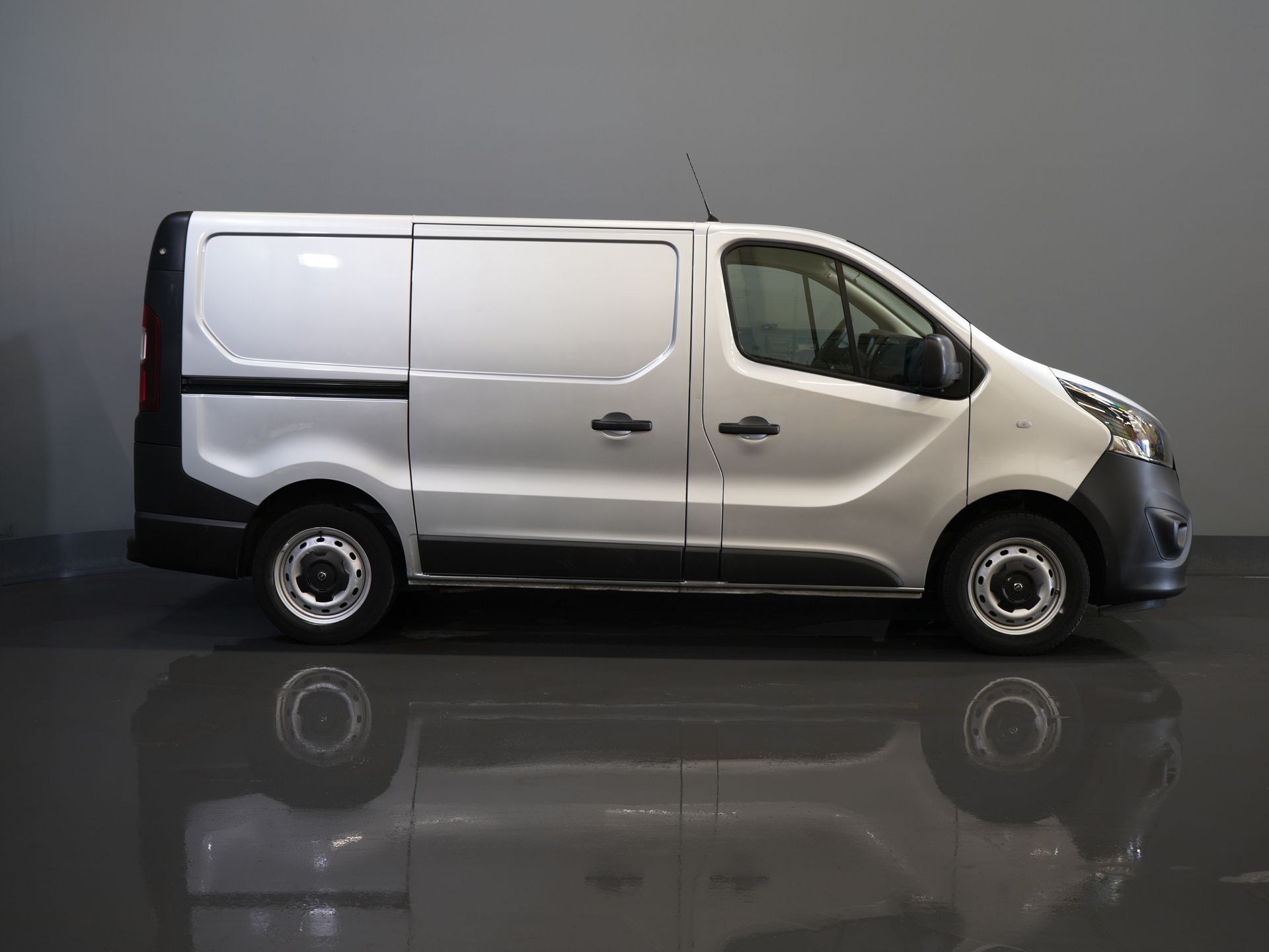 Opel Vivaro Bestelbus 1.6 CDTI 125 pk BPM VRIJ! NL Auto/ Camera/ PDC/ Cruise/ Trekhaak/ Airco 10