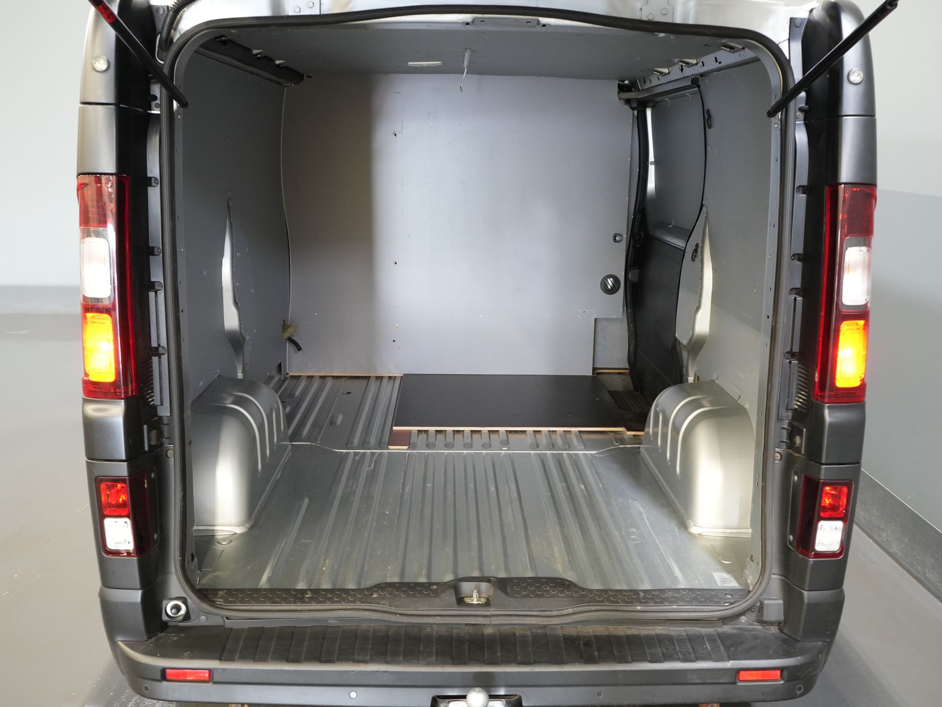 Opel Vivaro Bestelbus 1.6 CDTI 125 pk BPM VRIJ! NL Auto/ Camera/ PDC/ Cruise/ Trekhaak/ Airco 14
