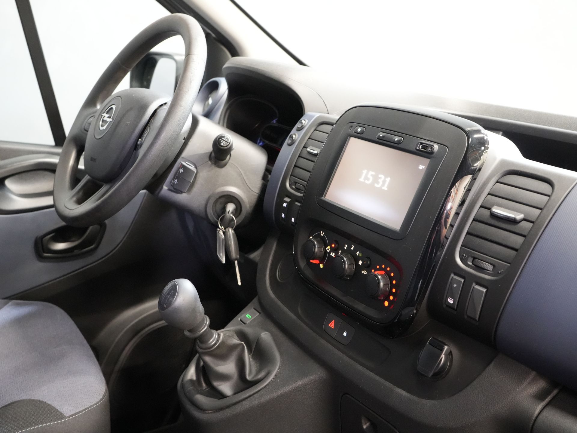 Opel Vivaro Bestelbus 1.6 CDTI 125 pk BPM VRIJ! NL Auto/ Camera/ PDC/ Cruise/ Trekhaak/ Airco 2