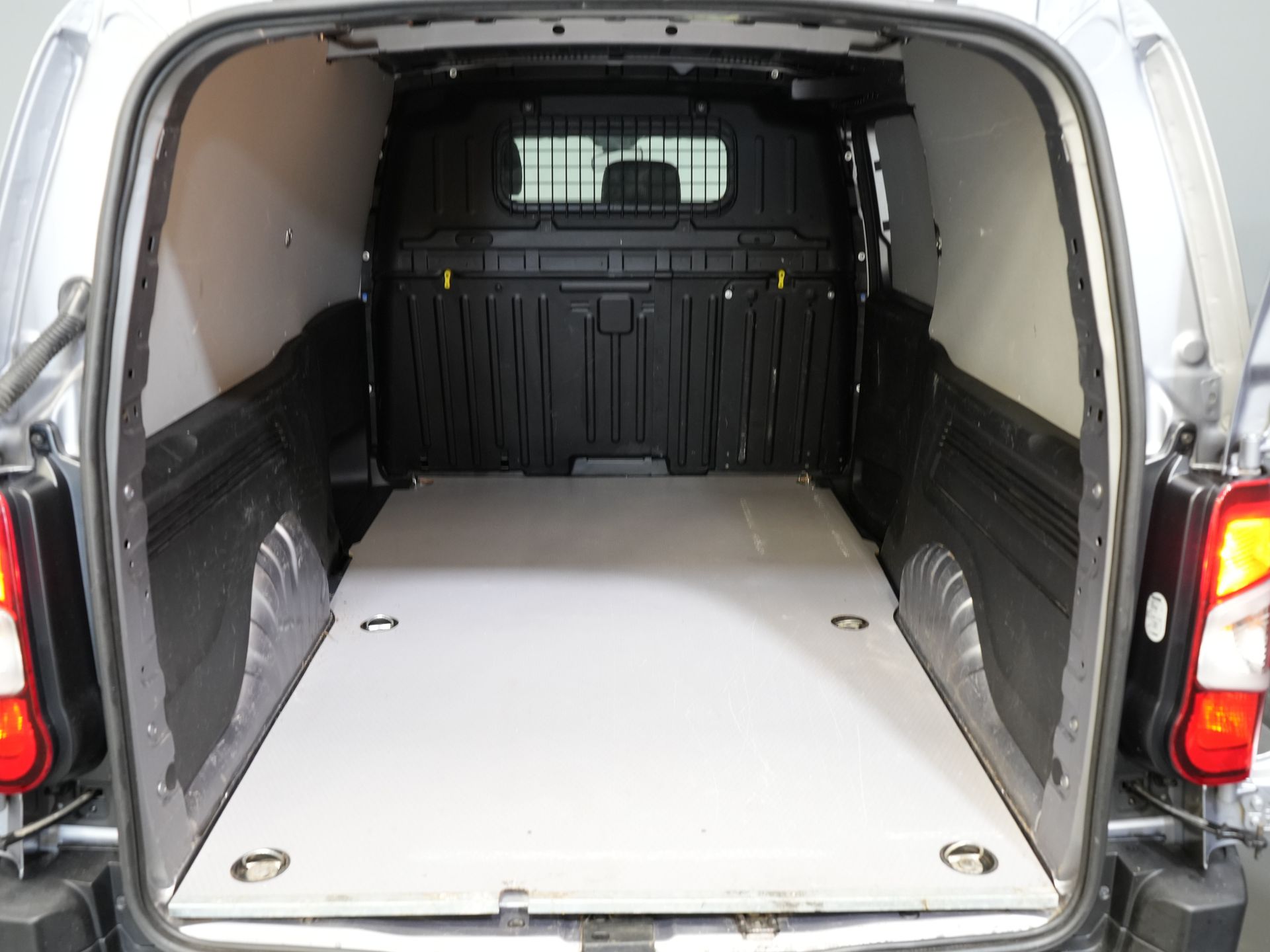 Toyota PROACE CITY Bestelbus 1.2 Turbo 130 pk Benzine Aut. BPM VRIJ! 3Pers./ Carplay/ Camera/ Cruise/ PDC/ Trekhaak 14
