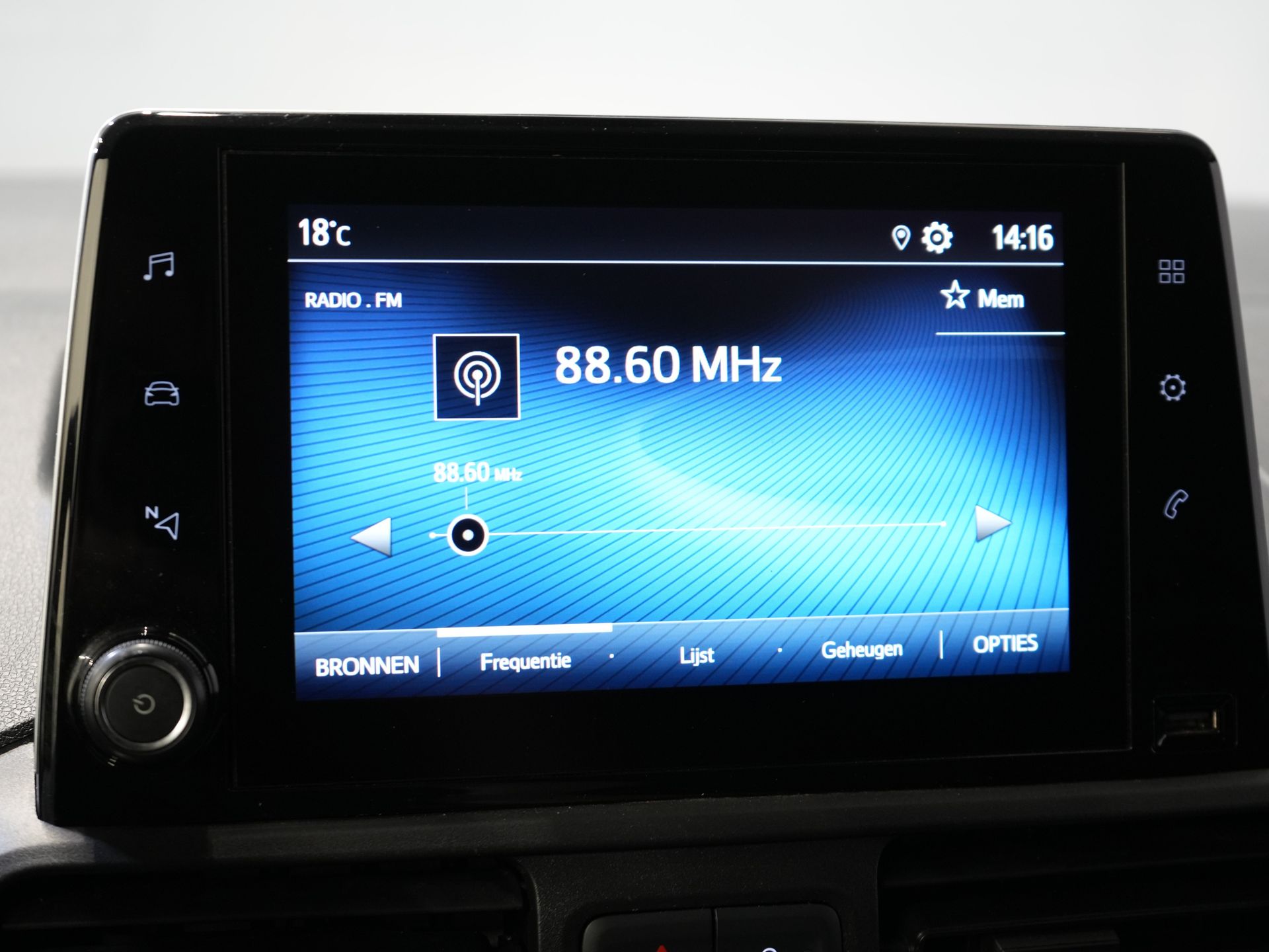 Toyota PROACE CITY Bestelbus 1.2 Turbo 130 pk Benzine Aut. BPM VRIJ! 3Pers./ Carplay/ Camera/ Cruise/ PDC/ Trekhaak 23