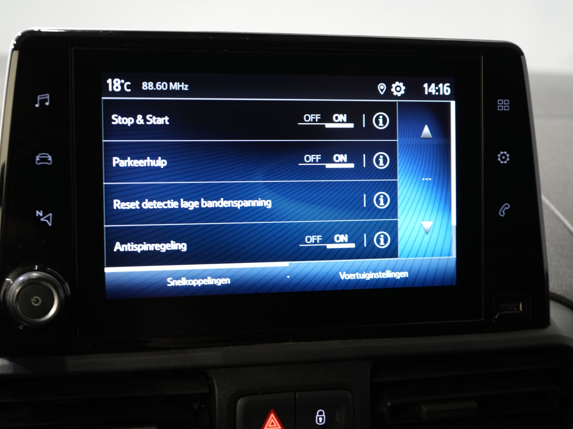 Toyota PROACE CITY Bestelbus 1.2 Turbo 130 pk Benzine Aut. BPM VRIJ! 3Pers./ Carplay/ Camera/ Cruise/ PDC/ Trekhaak 24