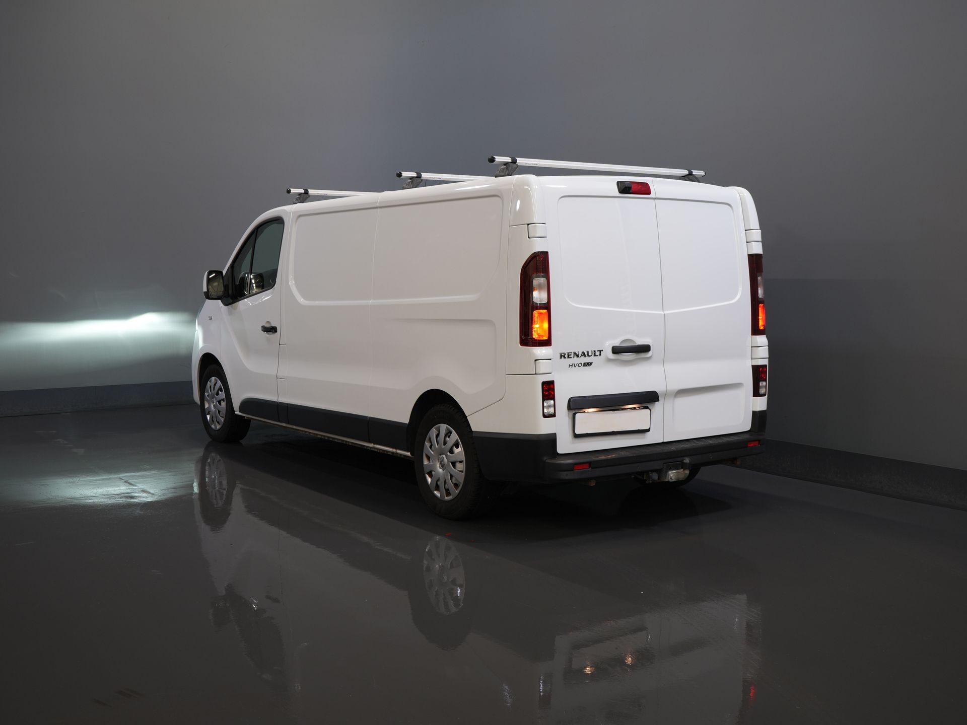 Renault Trafic Bestelbus 2.0 dCi 145 pk Aut. L2 BPM VRIJ! LED/ Carplay/ Cruise/ Stoelverw./ Airco/ Navi/ Dakdragers/ Trekhaak 1