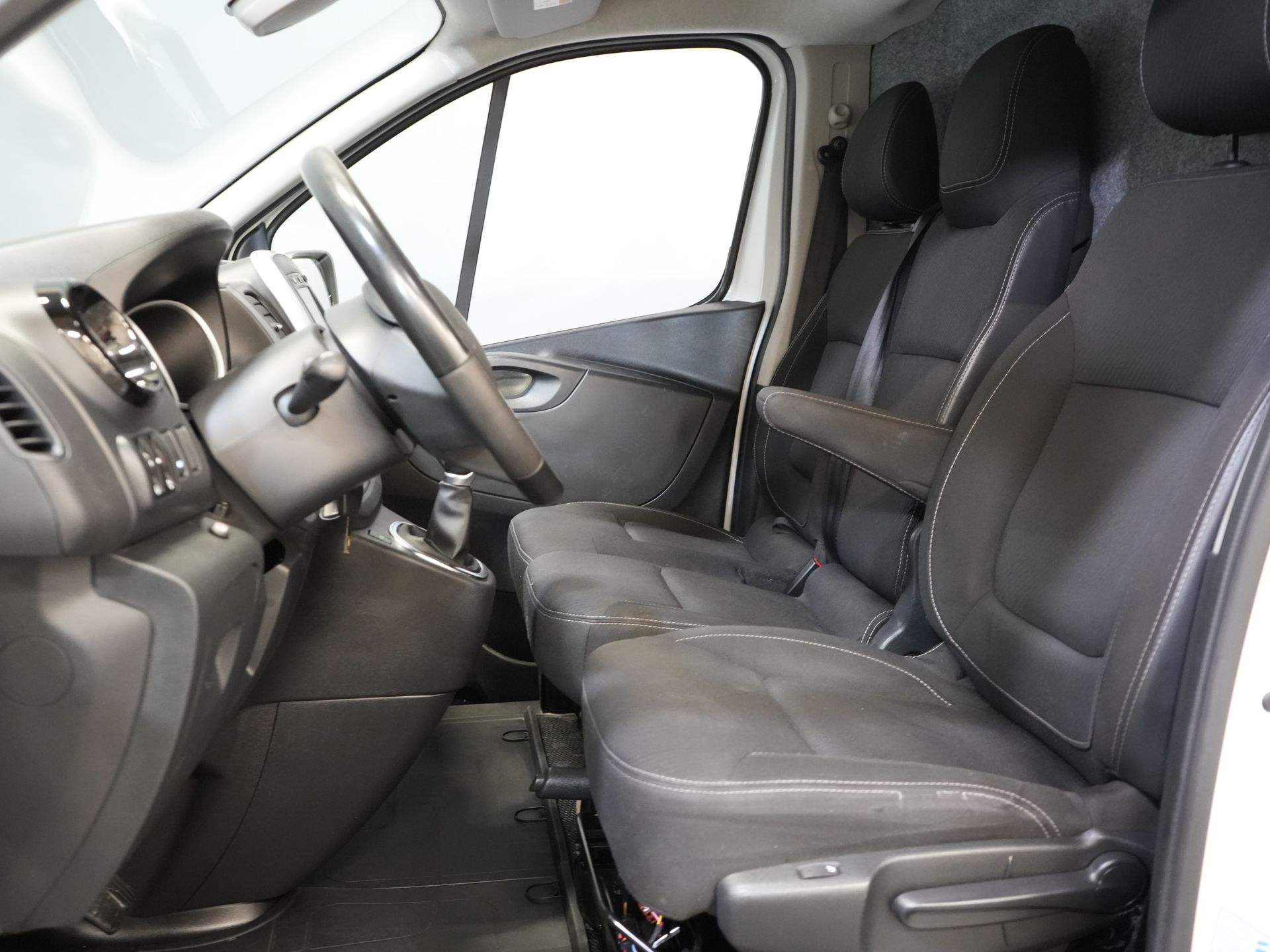 Renault Trafic Bestelbus 2.0 dCi 145 pk Aut. L2 BPM VRIJ! LED/ Carplay/ Cruise/ Stoelverw./ Airco/ Navi/ Dakdragers/ Trekhaak 11