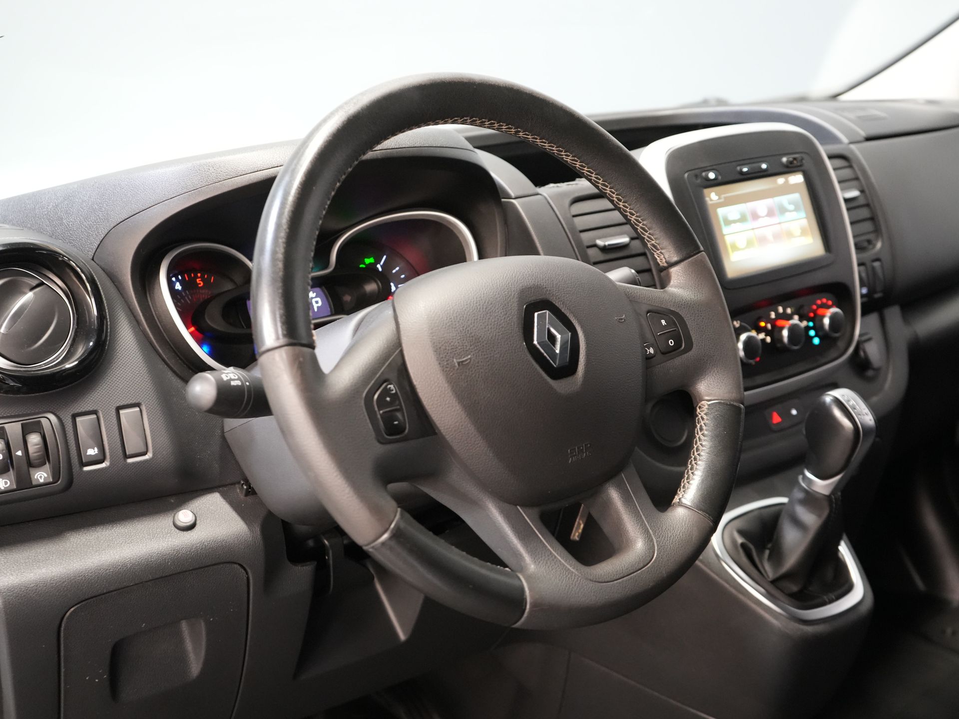 Renault Trafic Bestelbus 2.0 dCi 145 pk Aut. L2 BPM VRIJ! LED/ Carplay/ Cruise/ Stoelverw./ Airco/ Navi/ Dakdragers/ Trekhaak 13