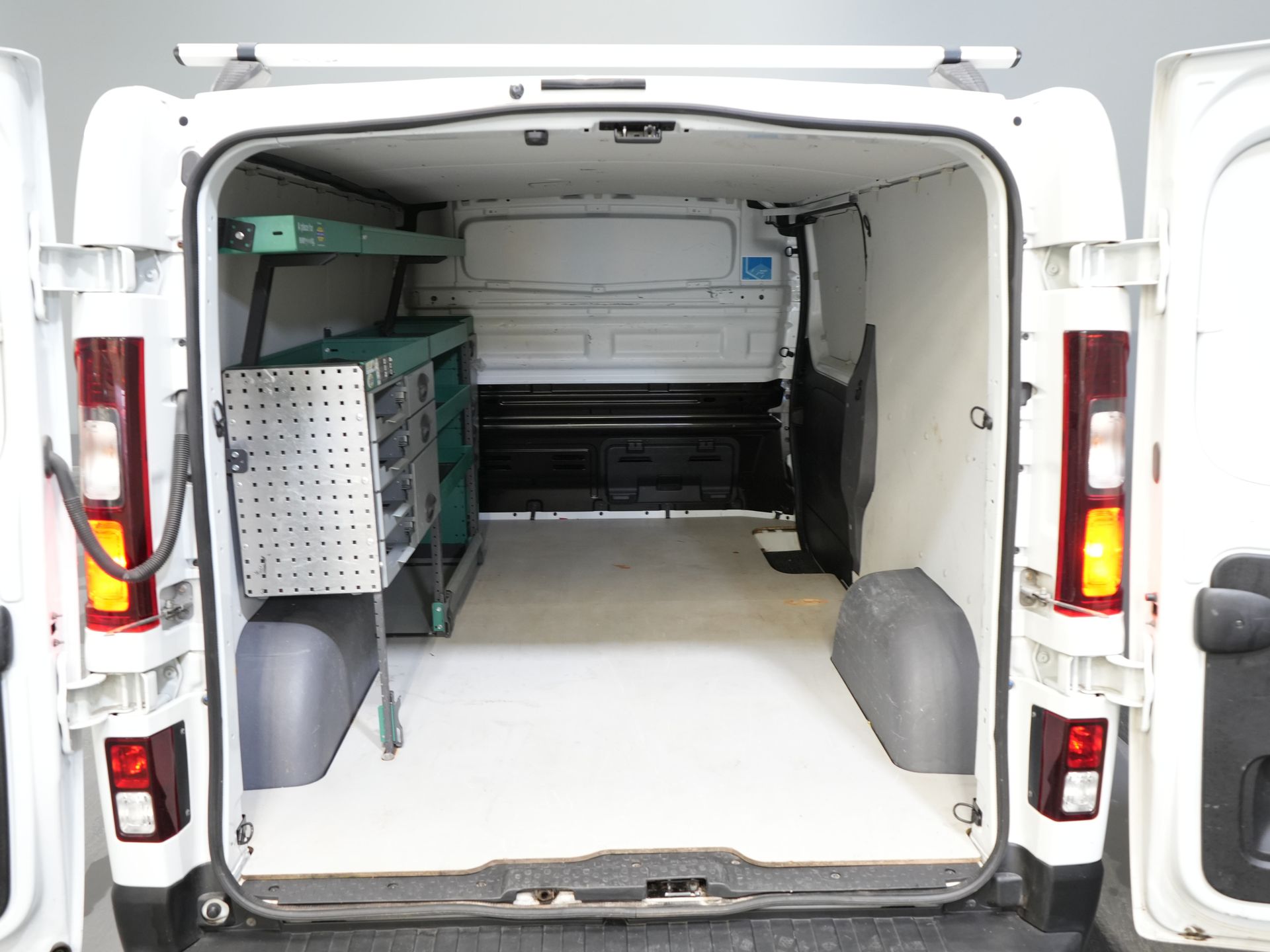 Renault Trafic Bestelbus 2.0 dCi 145 pk Aut. L2 BPM VRIJ! LED/ Carplay/ Cruise/ Stoelverw./ Airco/ Navi/ Dakdragers/ Trekhaak 14