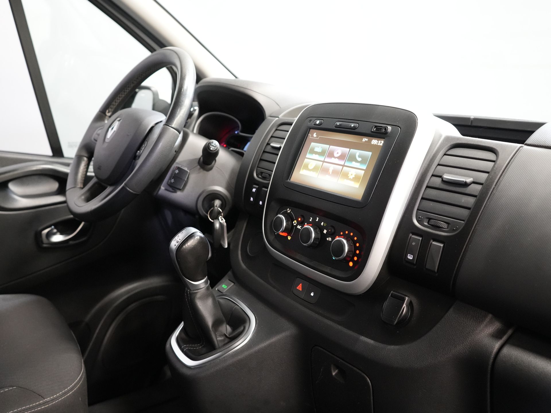 Renault Trafic Bestelbus 2.0 dCi 145 pk Aut. L2 BPM VRIJ! LED/ Carplay/ Cruise/ Stoelverw./ Airco/ Navi/ Dakdragers/ Trekhaak 2