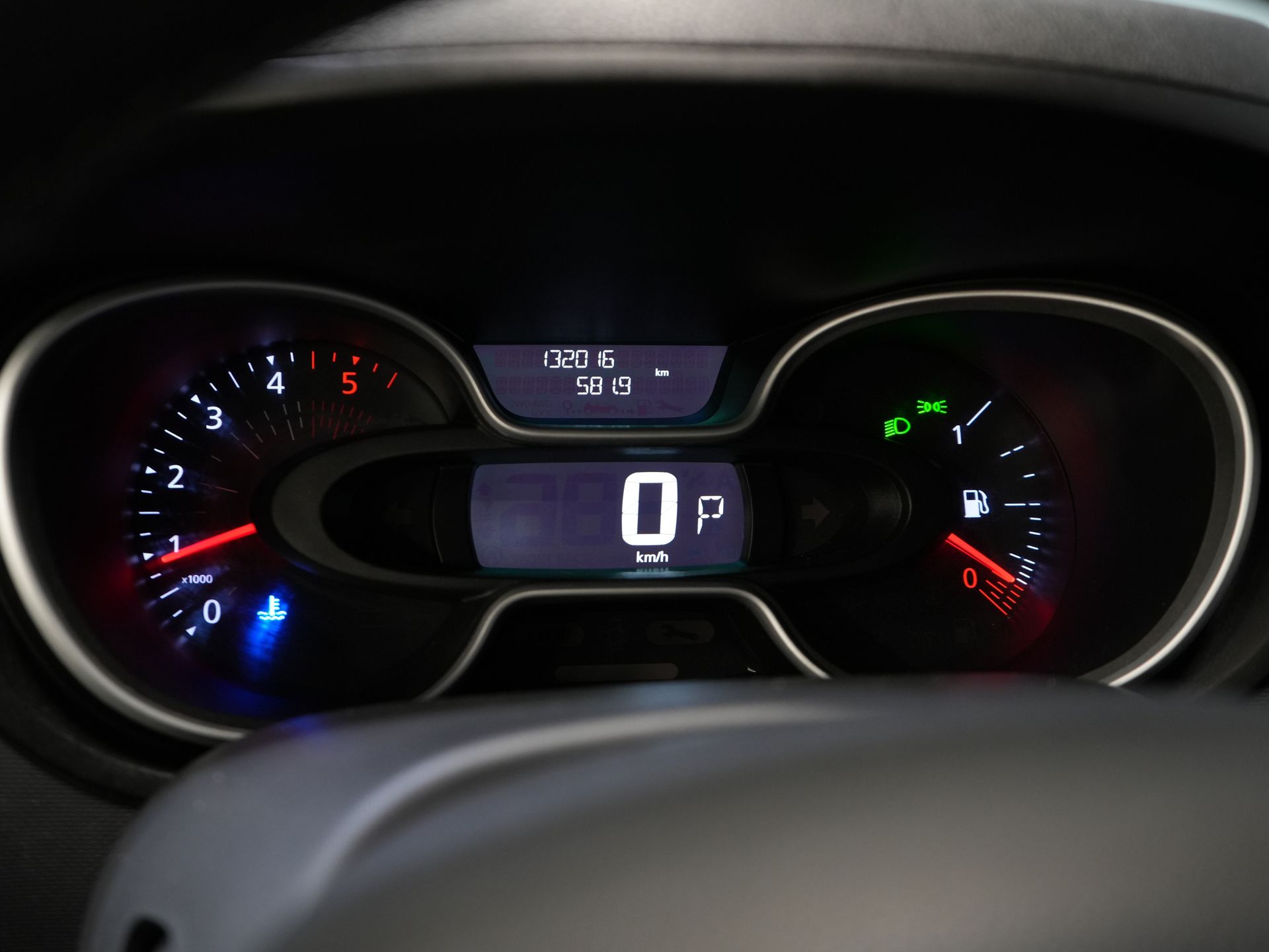 Renault Trafic Bestelbus 2.0 dCi 145 pk Aut. L2 BPM VRIJ! LED/ Carplay/ Cruise/ Stoelverw./ Airco/ Navi/ Dakdragers/ Trekhaak 21