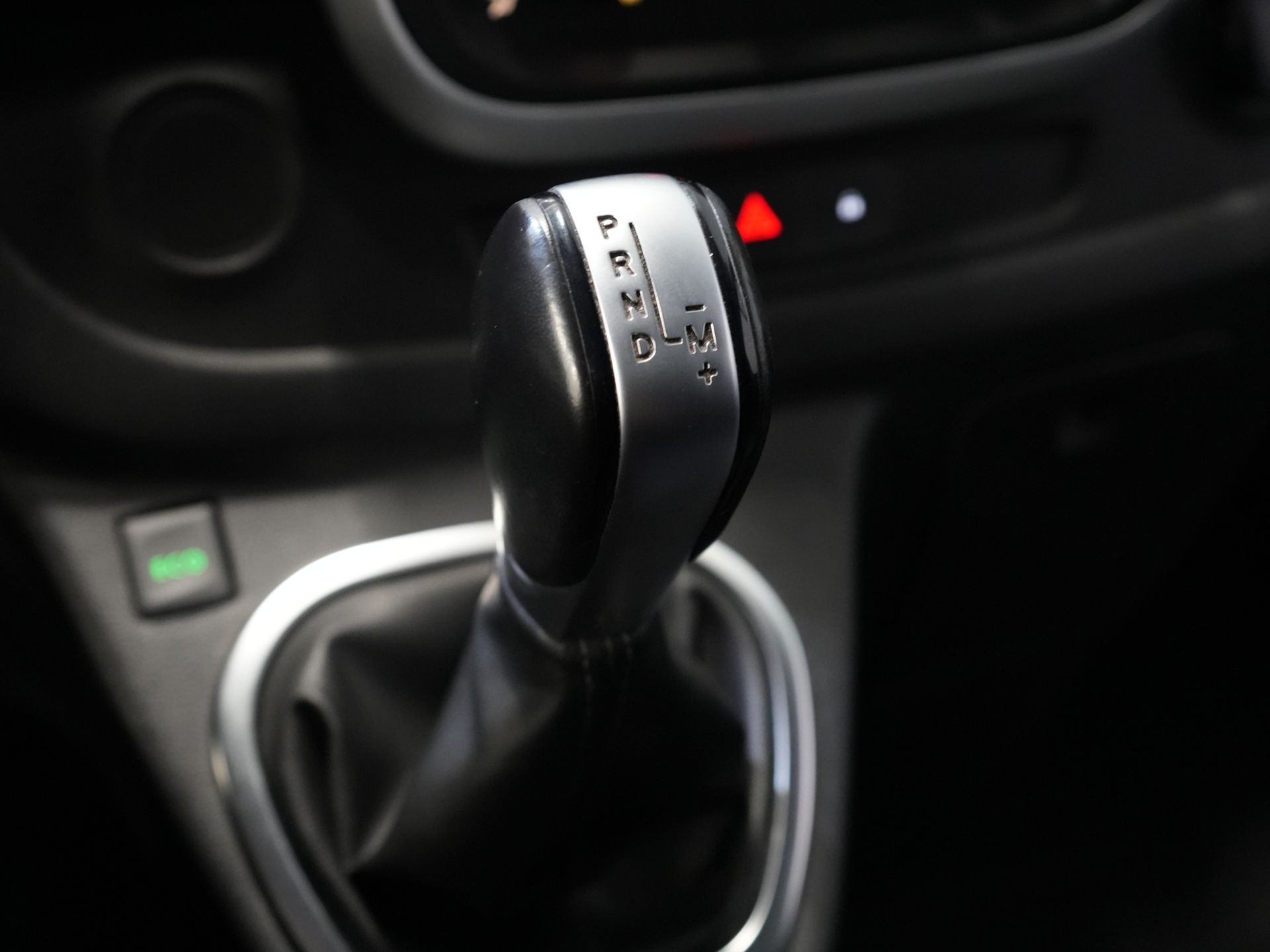 Renault Trafic Bestelbus 2.0 dCi 145 pk Aut. L2 BPM VRIJ! LED/ Carplay/ Cruise/ Stoelverw./ Airco/ Navi/ Dakdragers/ Trekhaak 22