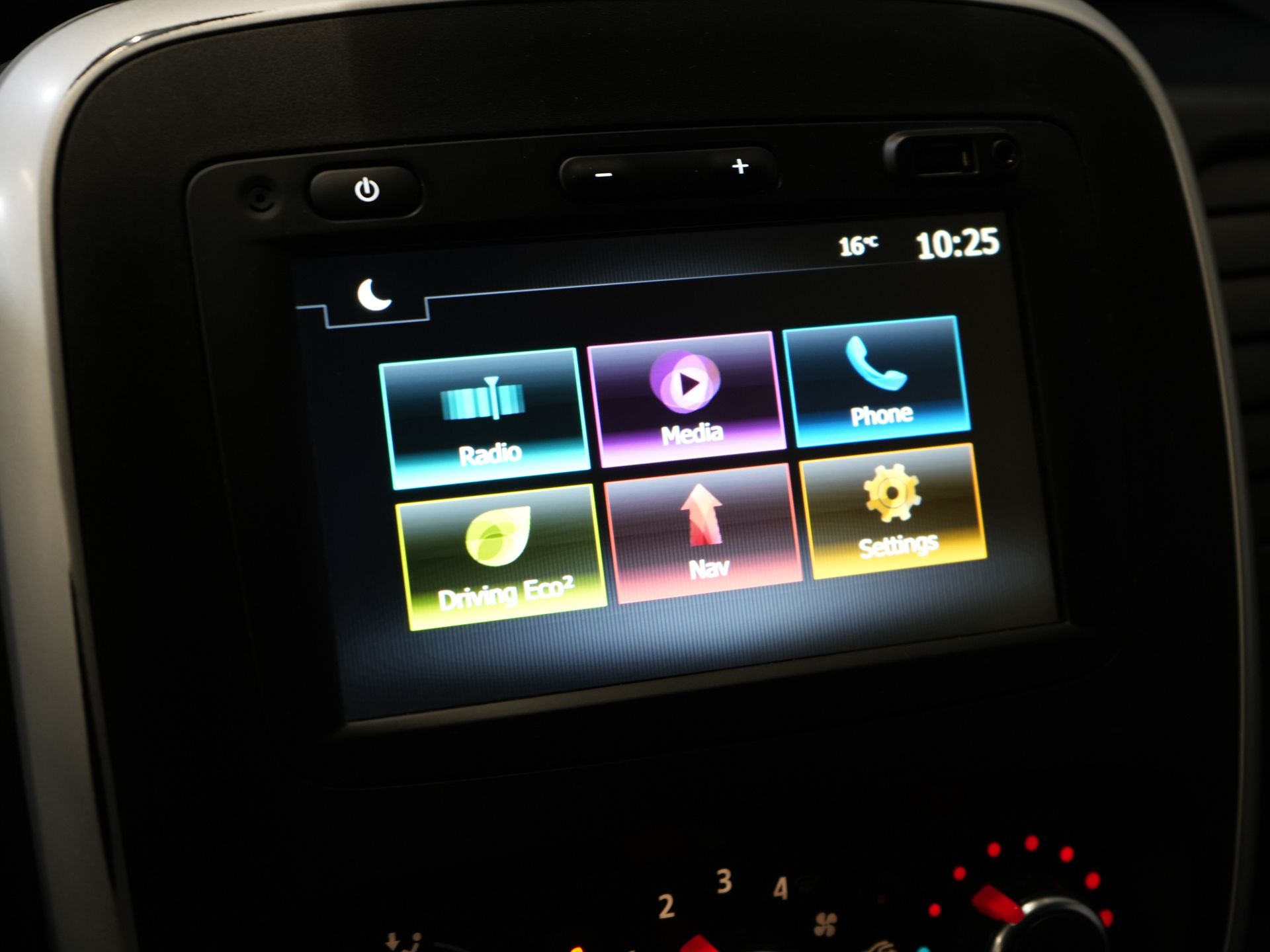 Renault Trafic Bestelbus 2.0 dCi 145 pk Aut. L2 BPM VRIJ! LED/ Carplay/ Cruise/ Stoelverw./ Airco/ Navi/ Dakdragers/ Trekhaak 24