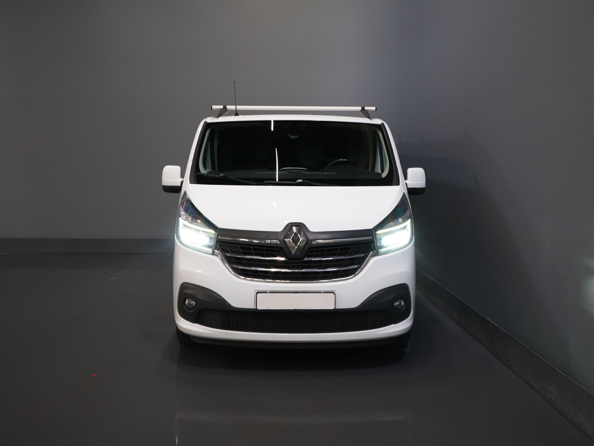 Renault Trafic Bestelbus 2.0 dCi 145 pk Aut. L2 BPM VRIJ! LED/ Carplay/ Cruise/ Stoelverw./ Airco/ Navi/ Dakdragers/ Trekhaak 6