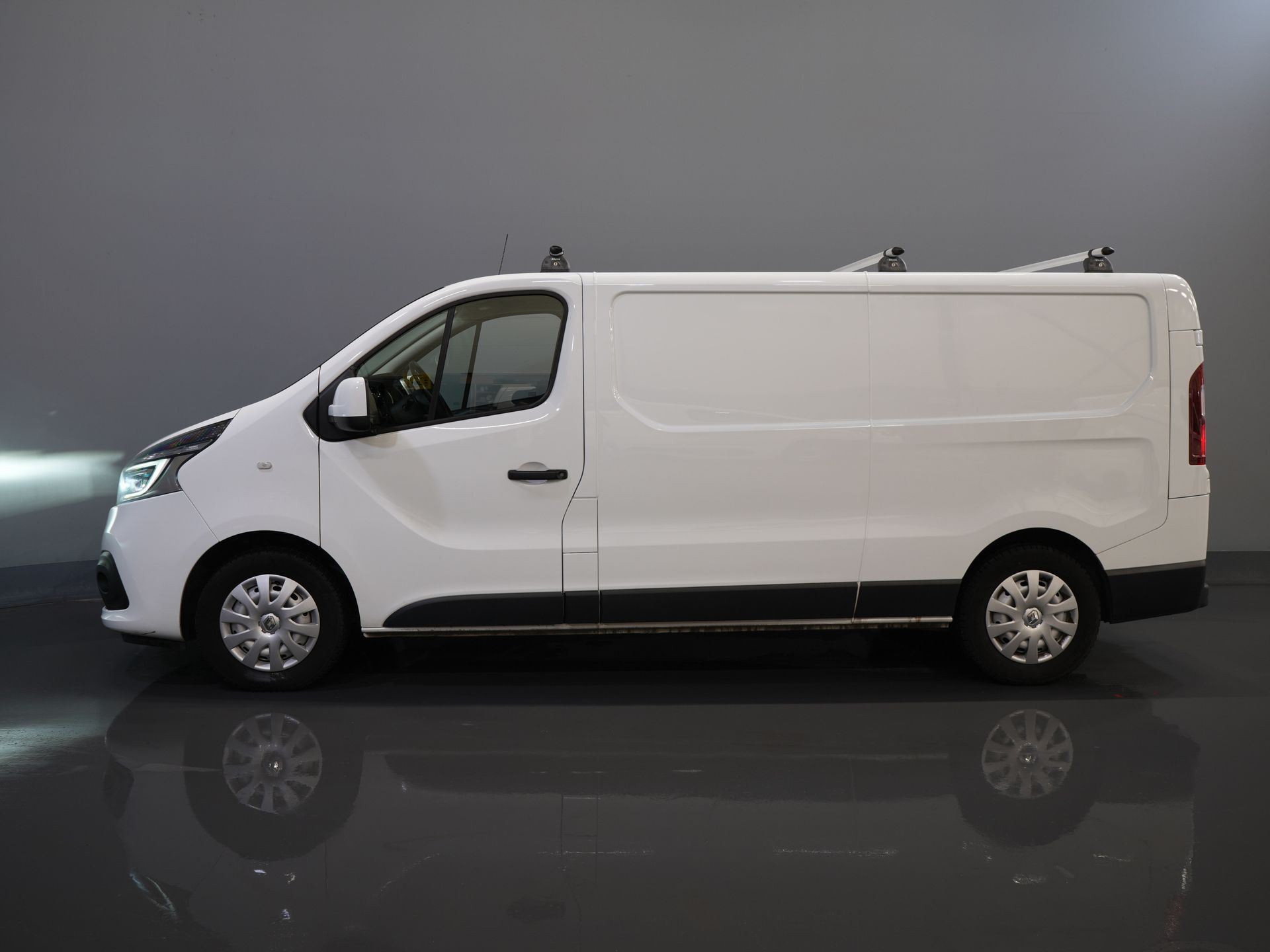 Renault Trafic Bestelbus 2.0 dCi 145 pk Aut. L2 BPM VRIJ! LED/ Carplay/ Cruise/ Stoelverw./ Airco/ Navi/ Dakdragers/ Trekhaak 9
