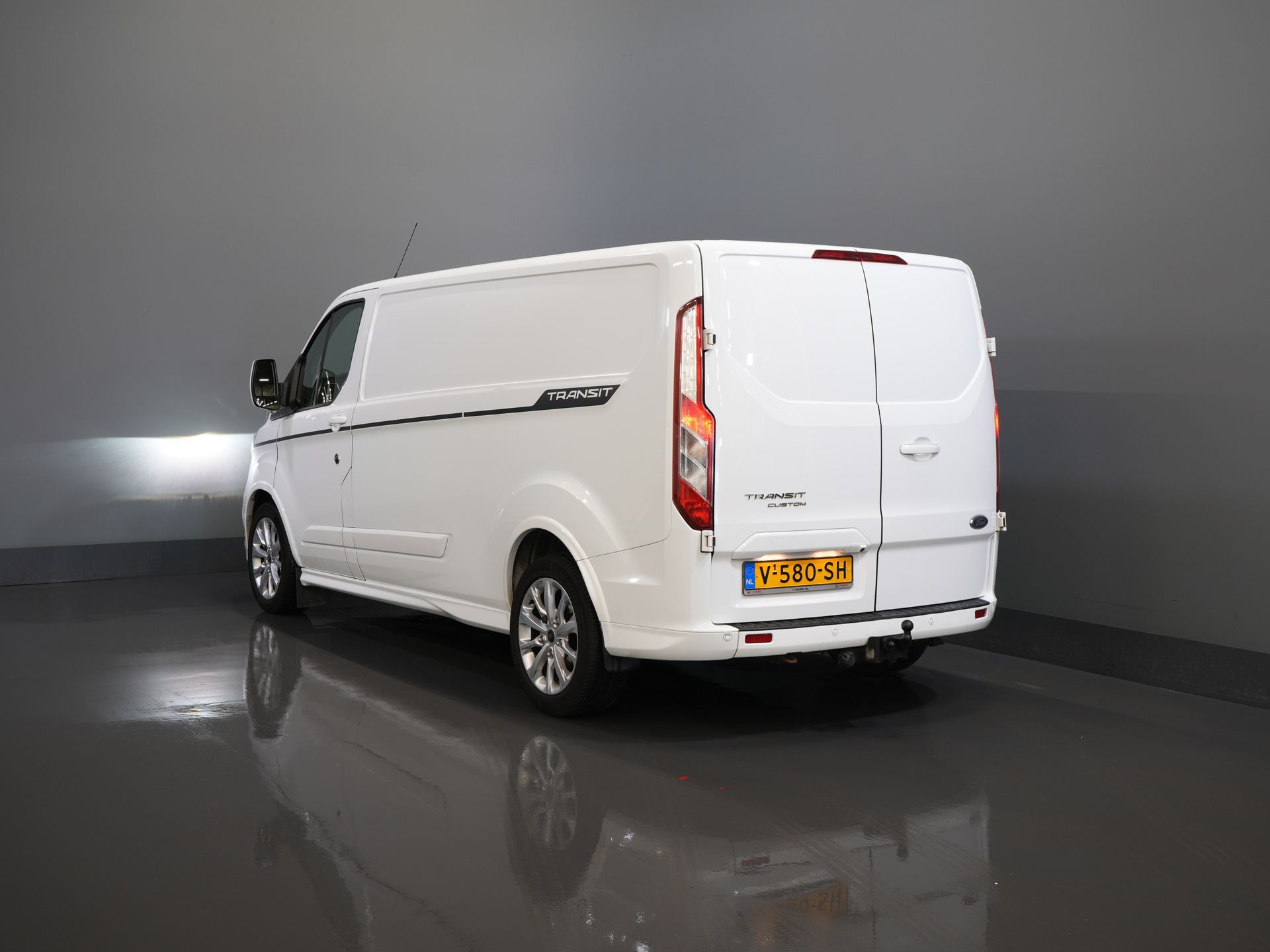 Ford Transit Custom Bestelbus 2.0 TDCI 170 pk Aut. L2 Sport BPM VRIJ! Bi-Xenon/ Leder/ D.B. Riem VV./ Elek.stoel/ Stoelverw./ Carplay/ Camera/ PDC/ LMV/ Cruis 1