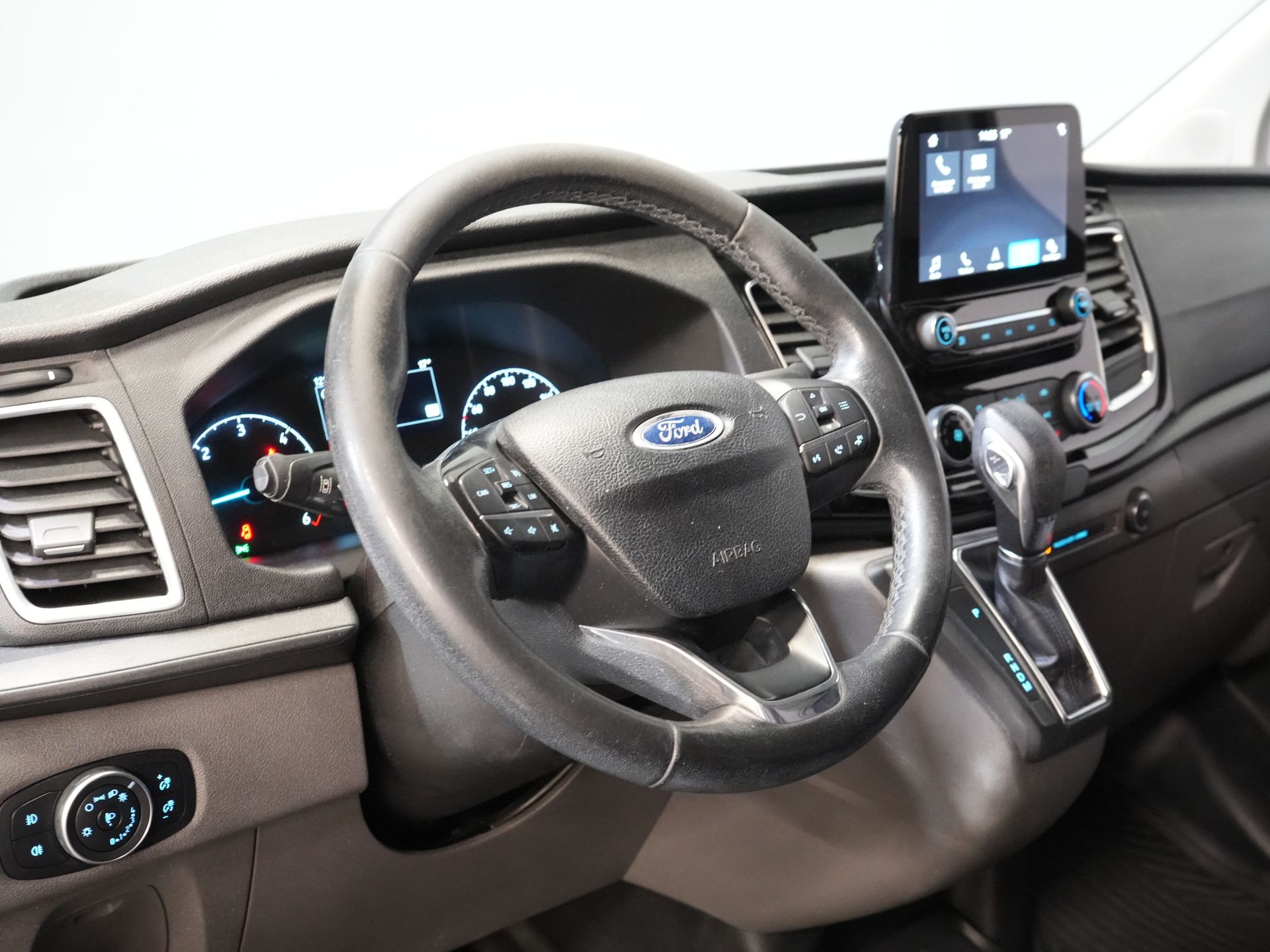 Ford Transit Custom Bestelbus 2.0 TDCI 170 pk Aut. L2 Sport BPM VRIJ! Bi-Xenon/ Leder/ D.B. Riem VV./ Elek.stoel/ Stoelverw./ Carplay/ Camera/ PDC/ LMV/ Cruis 13