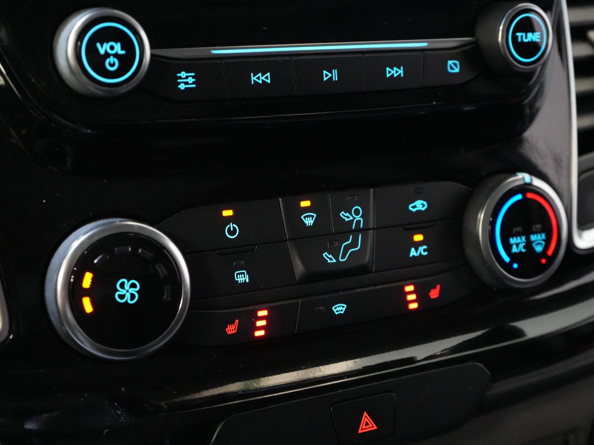 Ford Transit Custom Bestelbus 2.0 TDCI 170 pk Aut. L2 Sport BPM VRIJ! Bi-Xenon/ Leder/ D.B. Riem VV./ Elek.stoel/ Stoelverw./ Carplay/ Camera/ PDC/ LMV/ Cruis 21