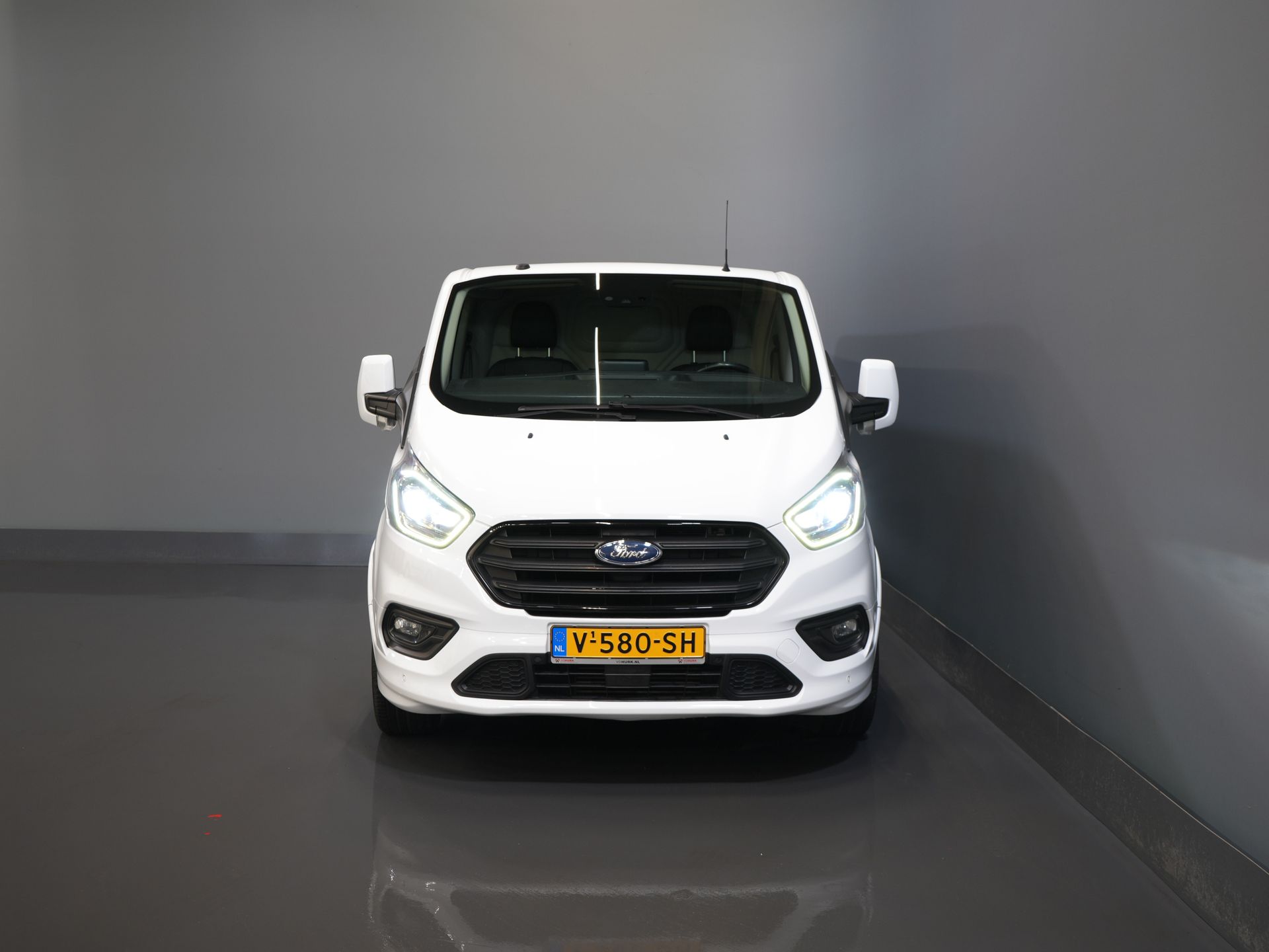 Ford Transit Custom Bestelbus 2.0 TDCI 170 pk Aut. L2 Sport BPM VRIJ! Bi-Xenon/ Leder/ D.B. Riem VV./ Elek.stoel/ Stoelverw./ Carplay/ Camera/ PDC/ LMV/ Cruis 6