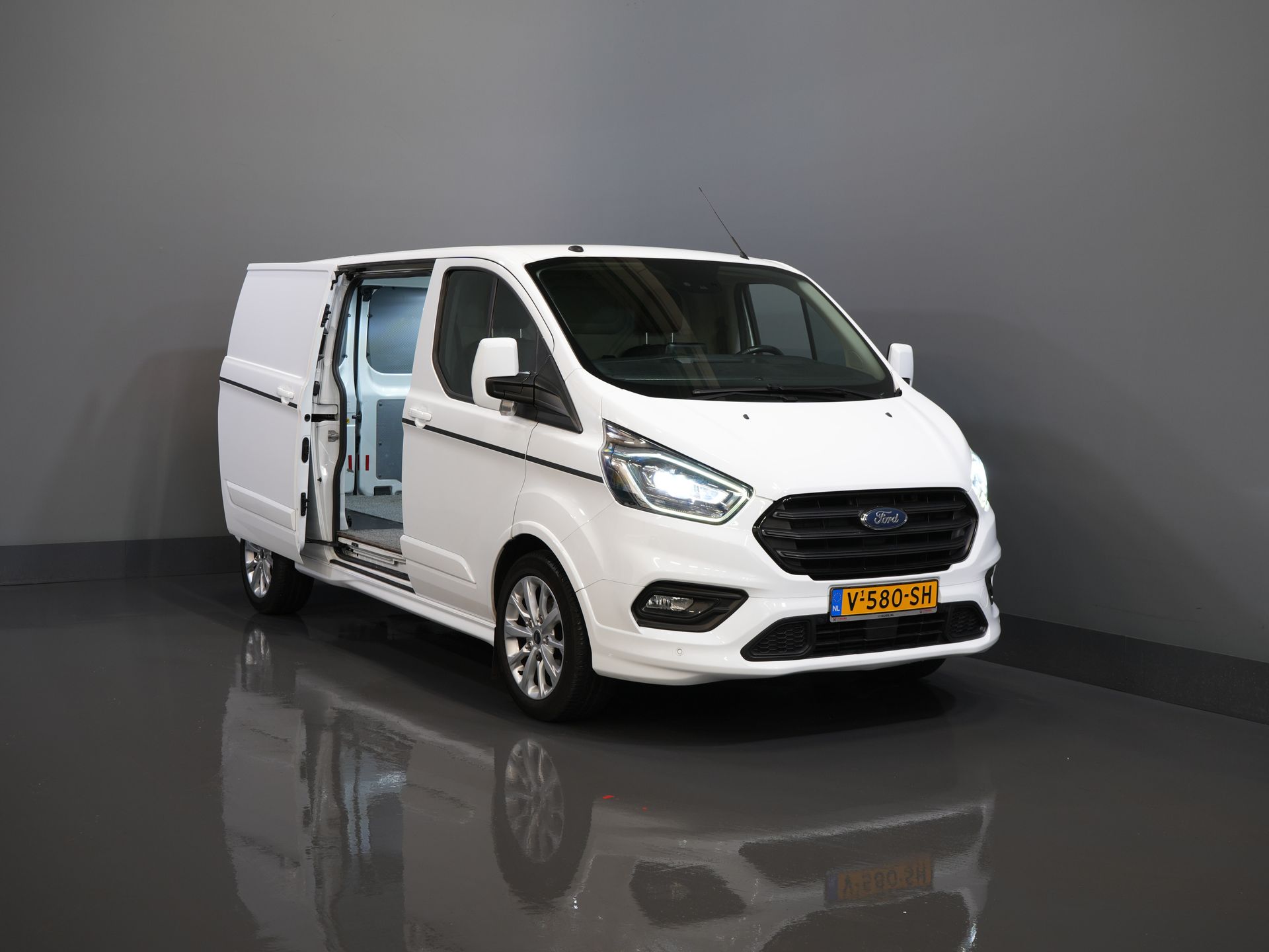 Ford Transit Custom Bestelbus 2.0 TDCI 170 pk Aut. L2 Sport BPM VRIJ! Bi-Xenon/ Leder/ D.B. Riem VV./ Elek.stoel/ Stoelverw./ Carplay/ Camera/ PDC/ LMV/ Cruis 8
