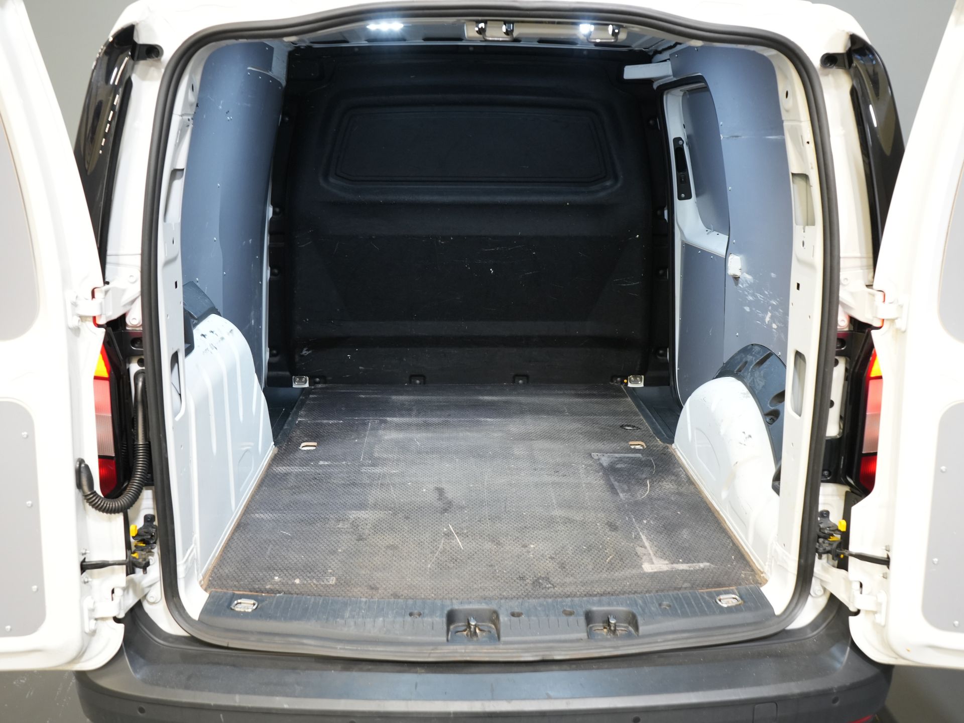 Volkswagen Caddy Cargo Bestelbus 2.0 TDI BPM VRIJ! NL Auto/ Carplay/ Cruise/ Airco/ PDC/ Trekhaak 14