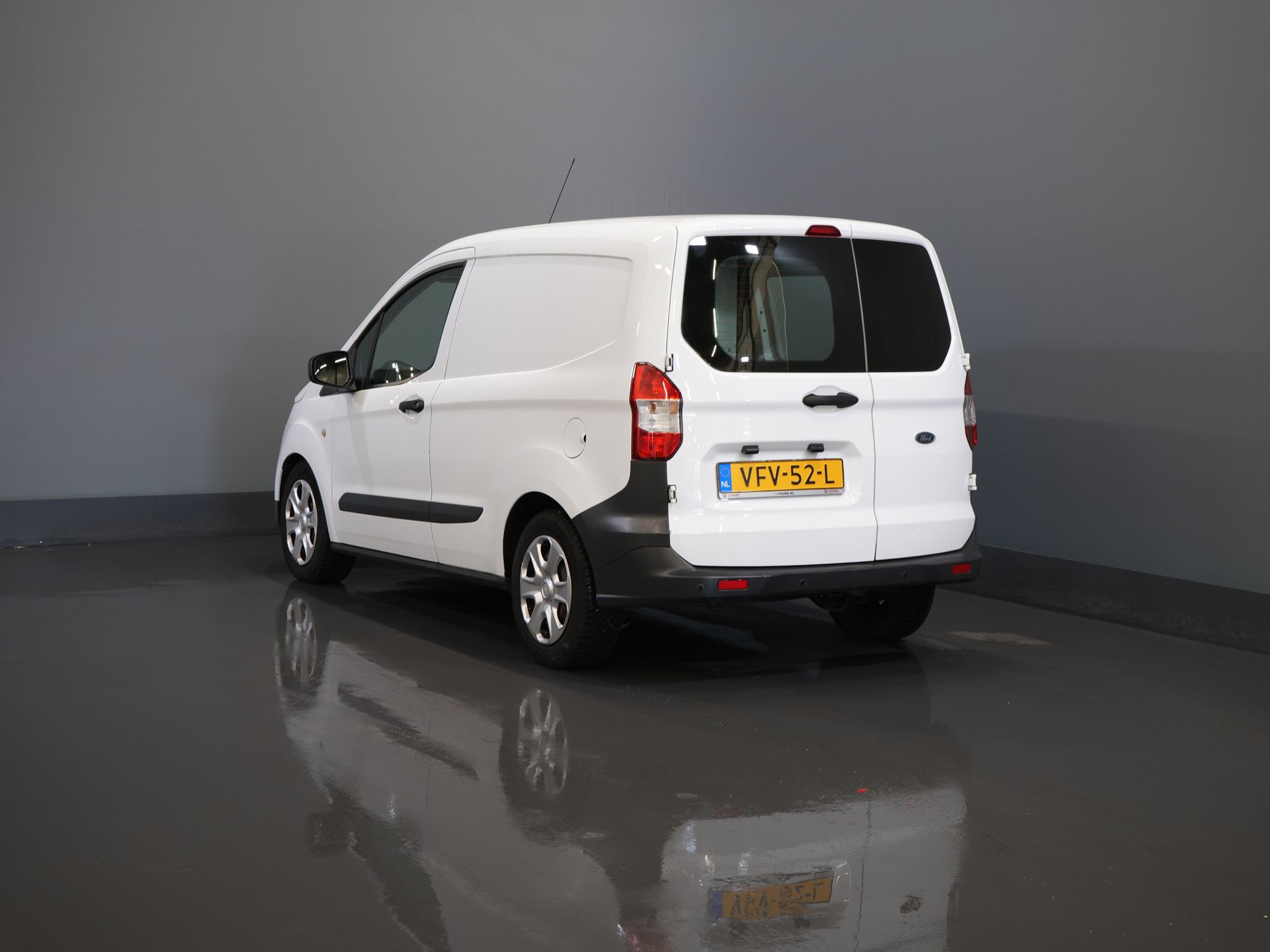 Ford Transit Courier Bestelbus 1.5 TDCI Trend BPM VRIJ! Stoelverw./ CarPlay/ Navi/ PDC/ Cruise/ Airco 1