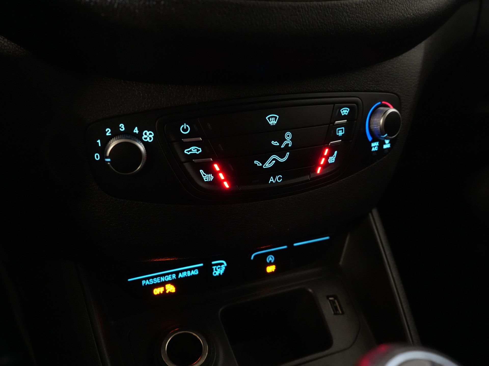 Ford Transit Courier Bestelbus 1.5 TDCI Trend BPM VRIJ! Stoelverw./ CarPlay/ Navi/ PDC/ Cruise/ Airco 19