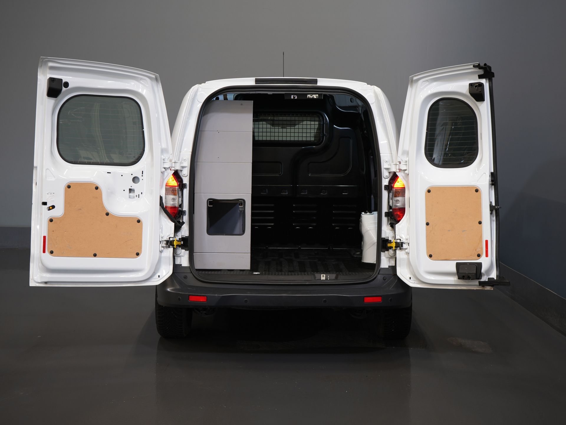 Ford Transit Courier Bestelbus 1.5 TDCI Trend BPM VRIJ! Stoelverw./ CarPlay/ Navi/ PDC/ Cruise/ Airco 4