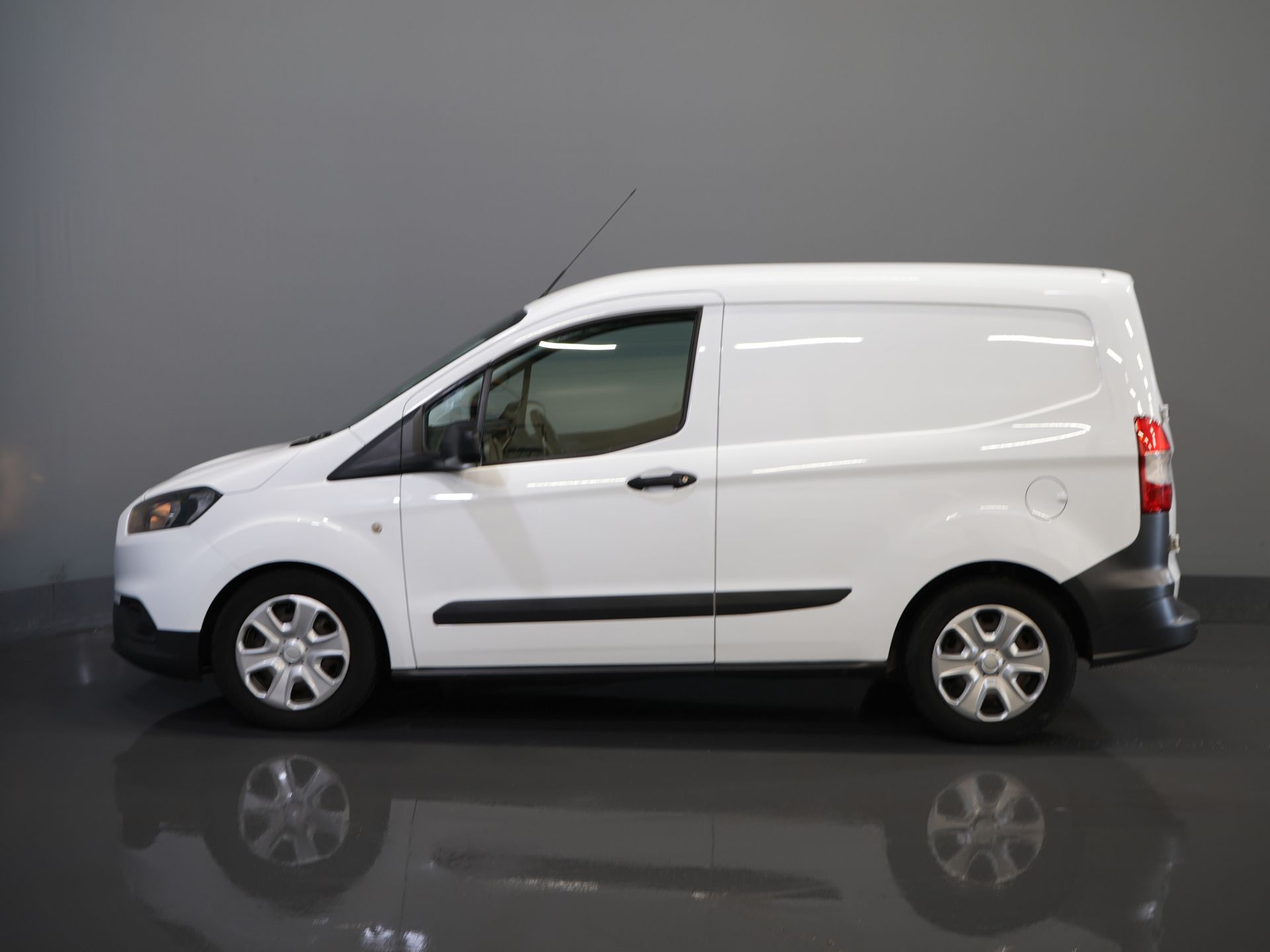 Ford Transit Courier Bestelbus 1.5 TDCI Trend BPM VRIJ! Stoelverw./ CarPlay/ Navi/ PDC/ Cruise/ Airco 9