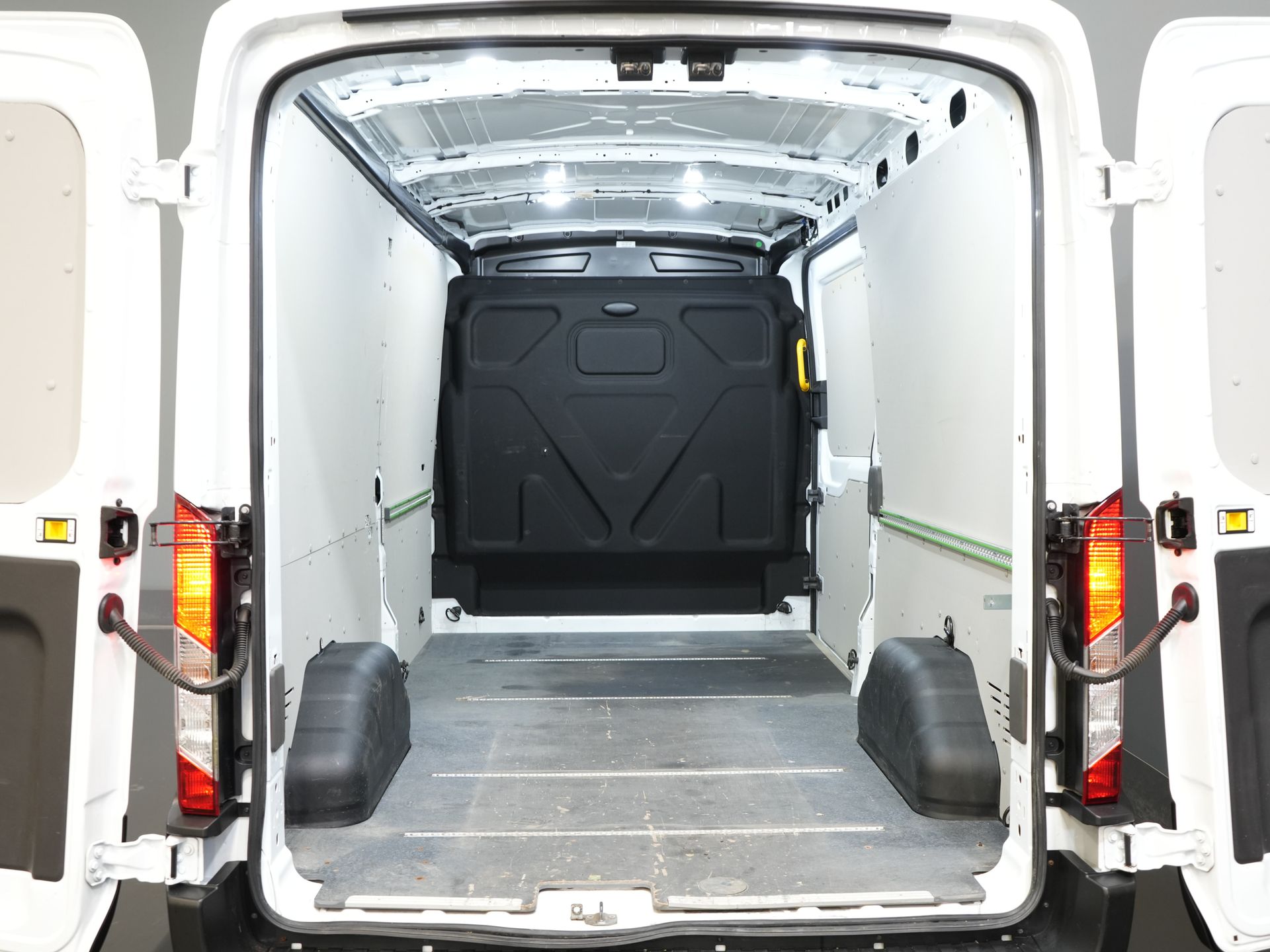 Ford Transit Bestelbus 350 2.0 TDCI L3H2 165 pk Trail Adapt.Cruise/ CarPlay/ Camera/ PDC/ Stoelverw./ Airco 14
