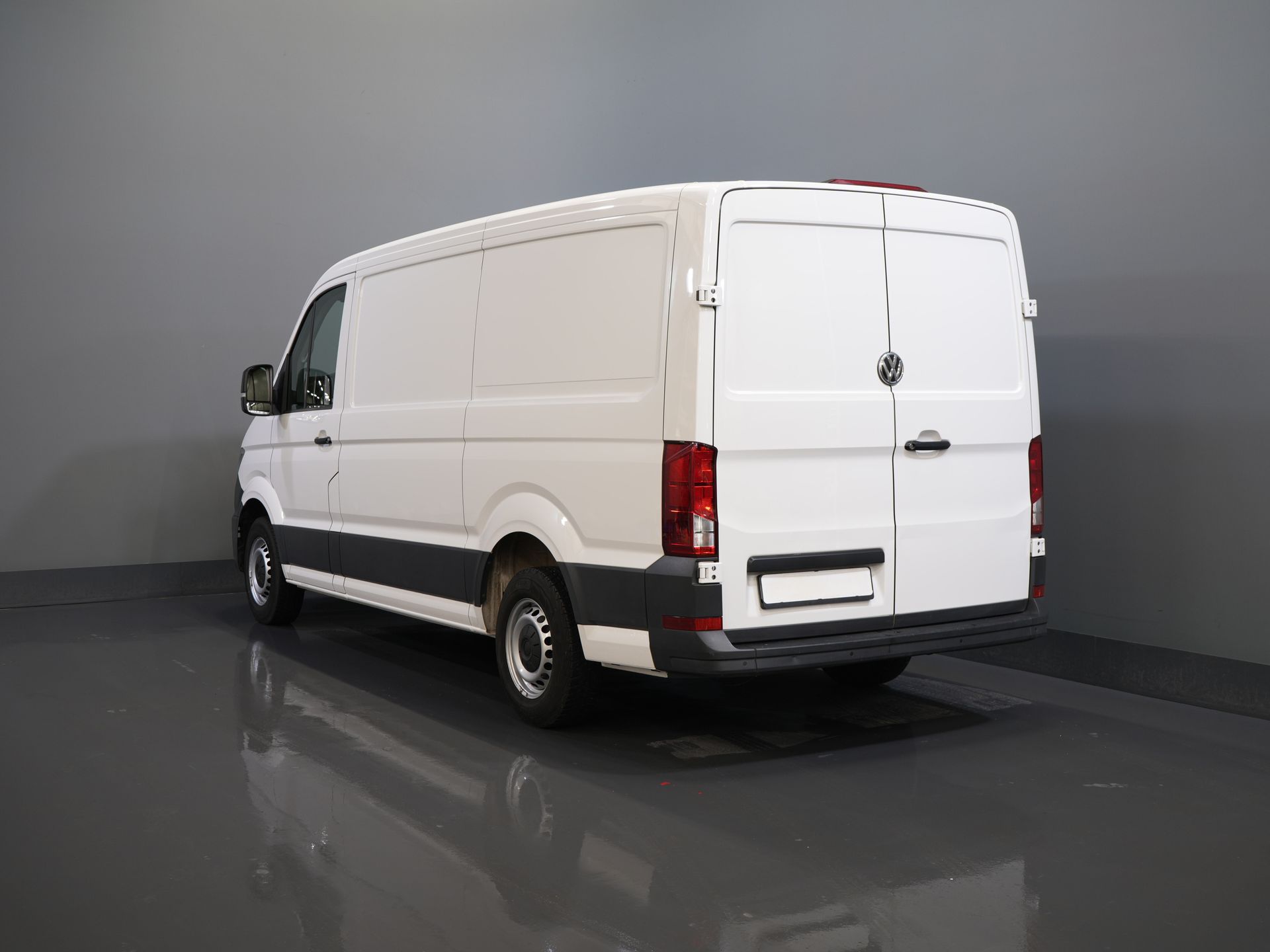 Volkswagen Crafter Bestelbus 35 2.0 TDI L3H2 BPM VRIJ! Airco/ PDC/ Bluetooth/ Betimmering 1